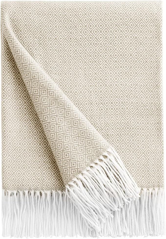 Amazon.com: BOURINA Decorative Diamond Lattice Faux Cashmere Fringe Throw Blanket Lightweight Sof... | Amazon (US)