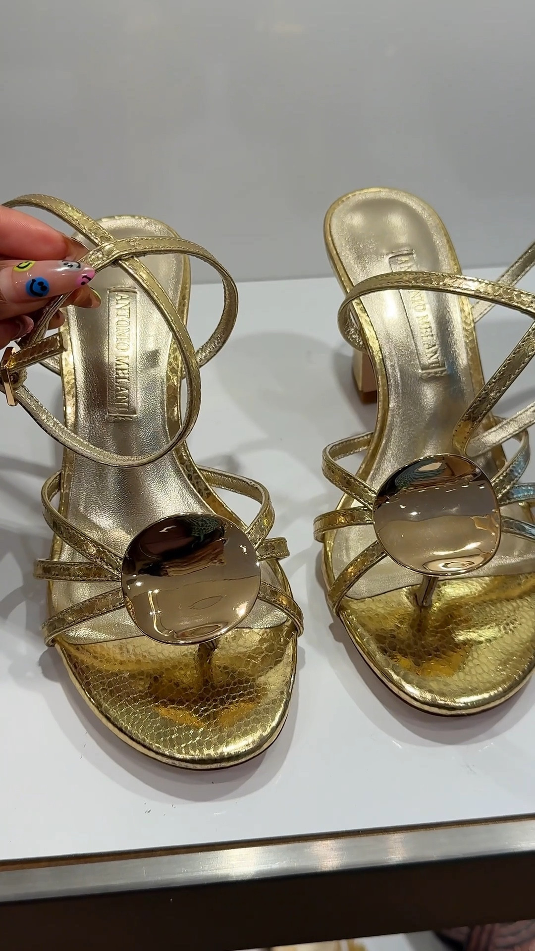 A good heel just pulls the whole look together 💅🏽
Perfect for rooftop brunch, summer nights, and dressing up your everyday outfits