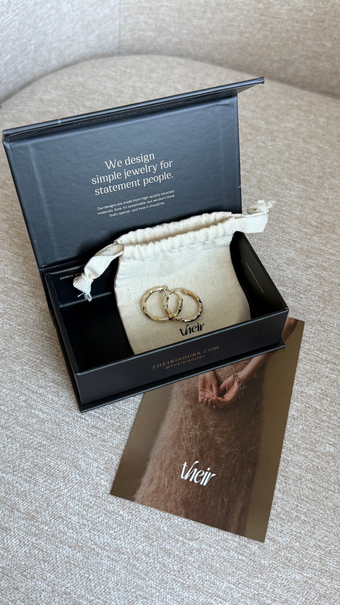 I’ve been on the search for new every day earrings with a little flair and these hoops are absolute perfection😍 