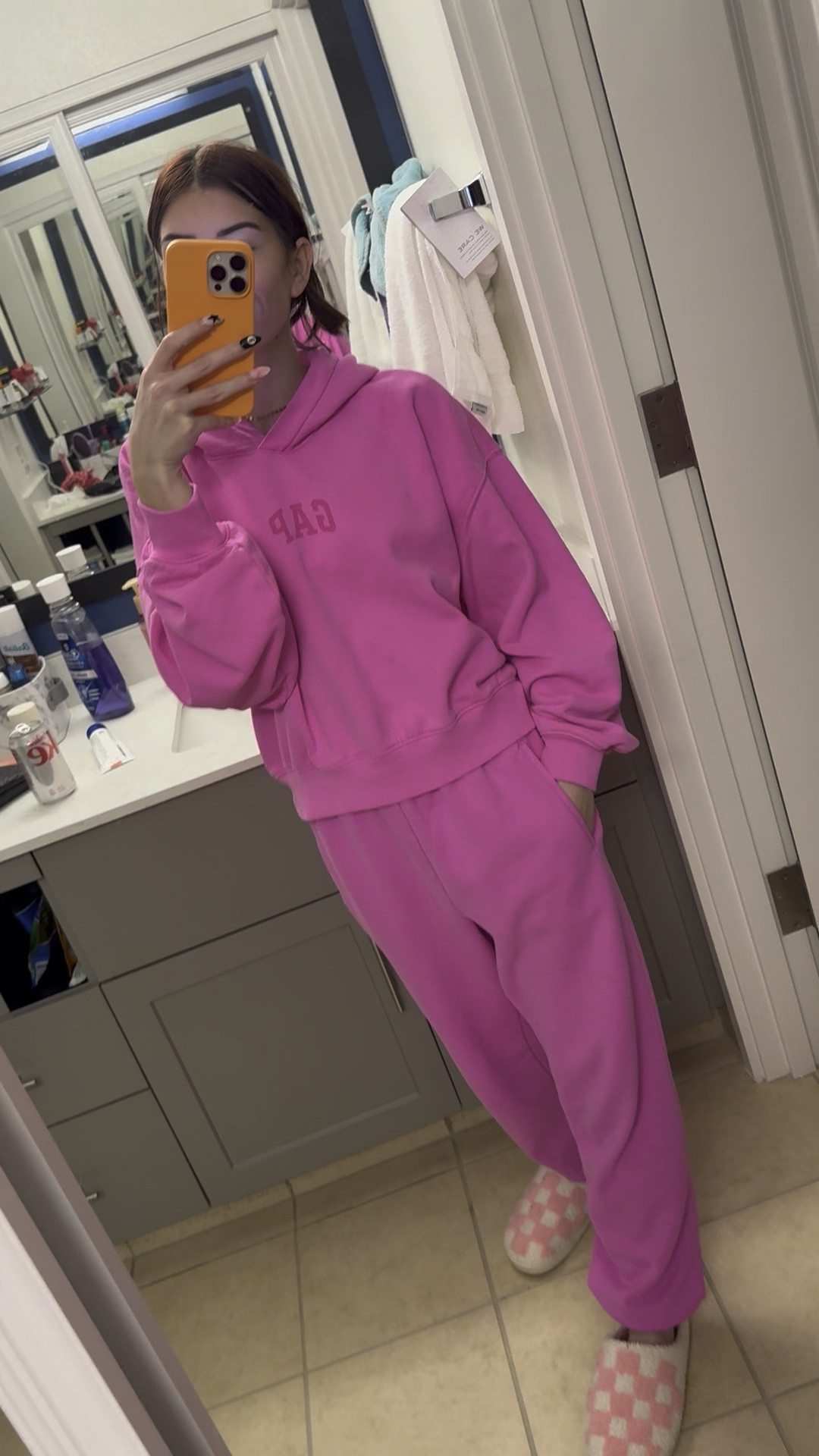 Brb. Living in this set. The back?? The color?? Yes plz! 
💖💖💖
Colors are the NEON pink
Bottoms: XS
Hoodie: S (sized up for comfy oversize)

#LTKFindsUnder100 #LTKSaleAlert #LTKTravel