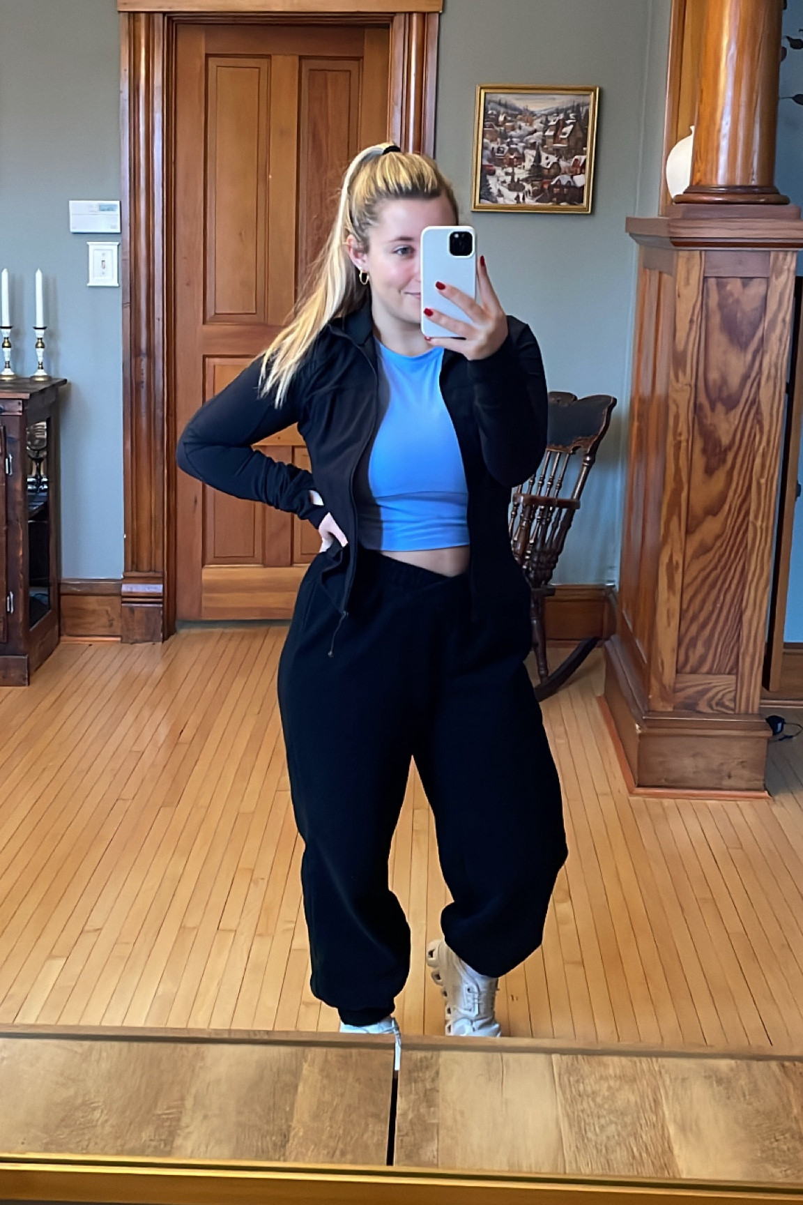 Cutest, softest, & cheapest sweatpants that money can buy. They have a crossover band so they are extremely flattering. Less than $30 from Amazon. Im 5’0 and I roll the cuffs just once (lol) so these would probably look way better on someone who’s 5’5 but also work for the short girlies!!!

#Amazon #Sweatpants #Ltkfashion 