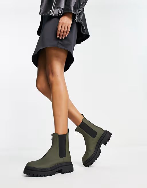 Bershka – Chelsea-Stiefel in Khaki mit dicker Sohle | ASOS (Global)