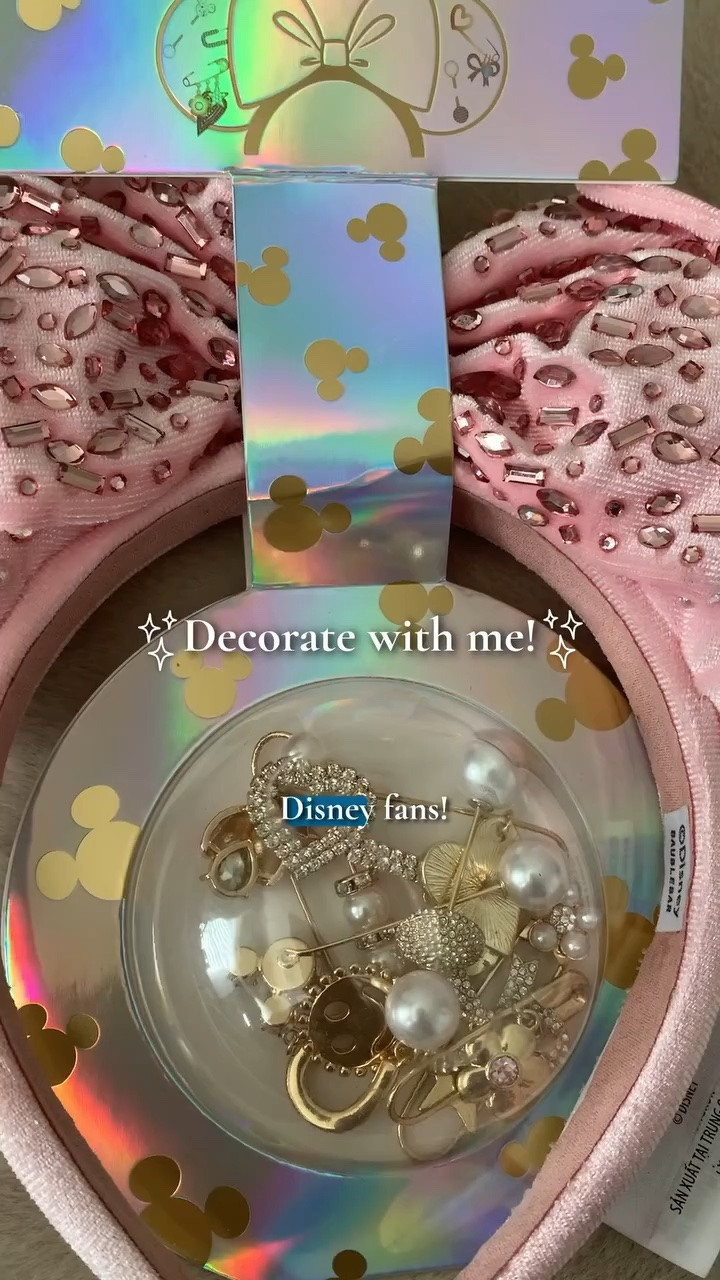 POV: you turn plain ears into a DIY charm bar 🎀 Mixing and matching charms until it felt just right. Save this for ear inspo before your next trip! #AskTheMouse #DisneyEars #MinnieEars #DisneyStyle #WaltDisneyWorldTips