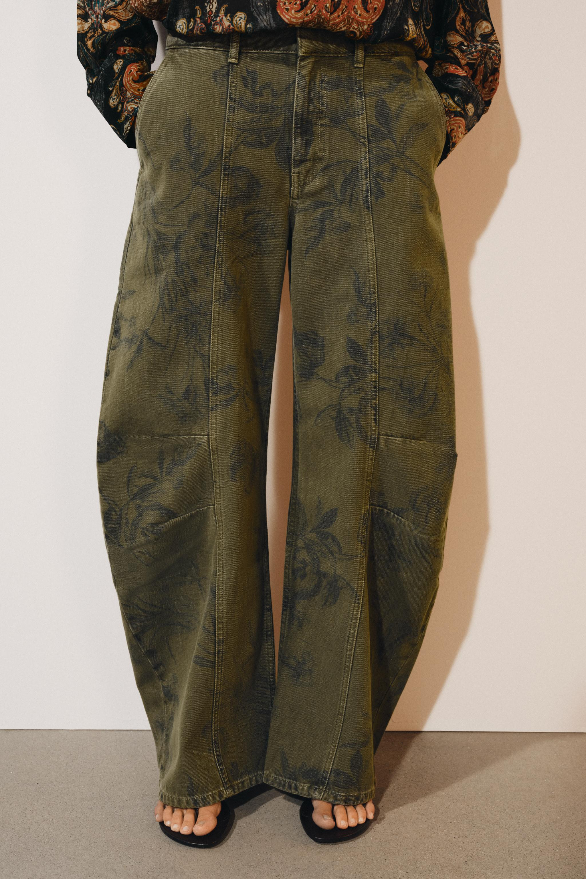 LOW RISE - BARREL LEG - FULL LENGTH ZARA WOMAN COLLECTION Low-rise jeans with belt loops. Side po... | Zara US