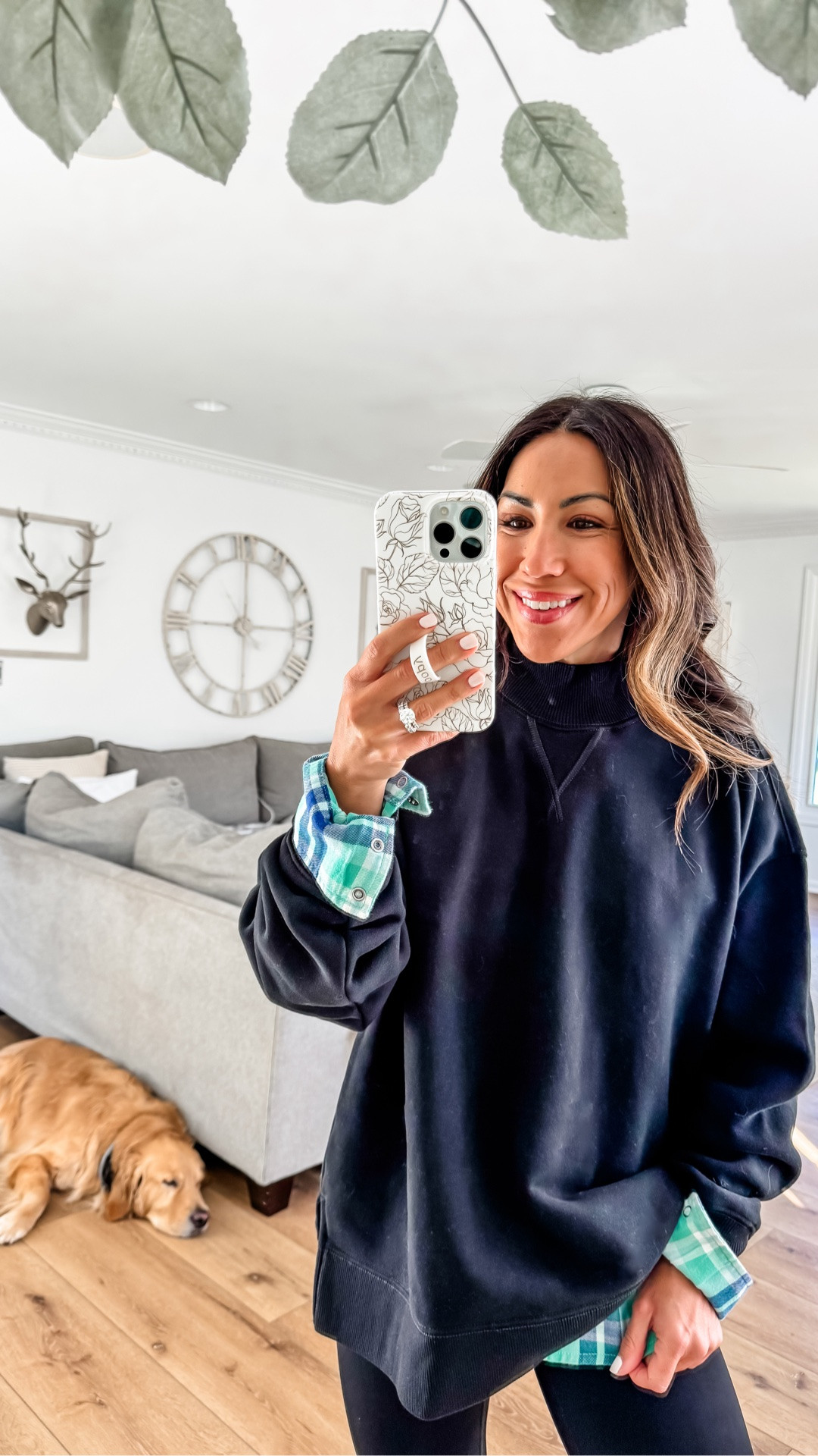 Small mock neck sweatshirt. Small flannel shirt.
@American Eagle Outfitters
#AEPartner #AEJeans