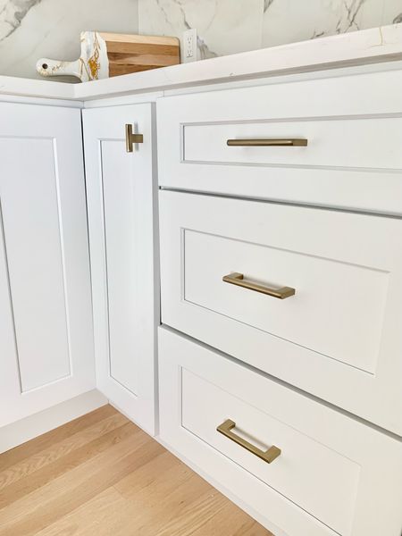 Gold kitchen hardware

Kitchen reno 
Renovation
Easy updates
Pulls
Knobs
White kitchen cabinets 

#LTKhome #LTKstyletip #LTKunder50