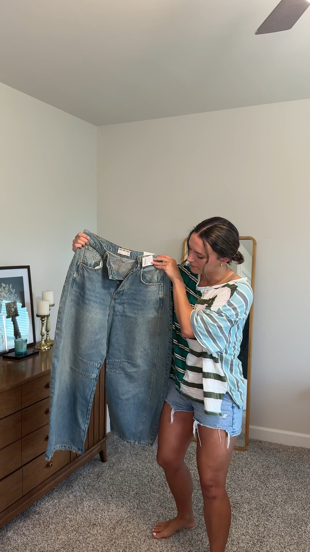 STYLING THE VIRAL BARREL JEANS FROM FREE PEOPLE 🫶🏼 size up in jeans if unsure!!  

#LTKStyleTip