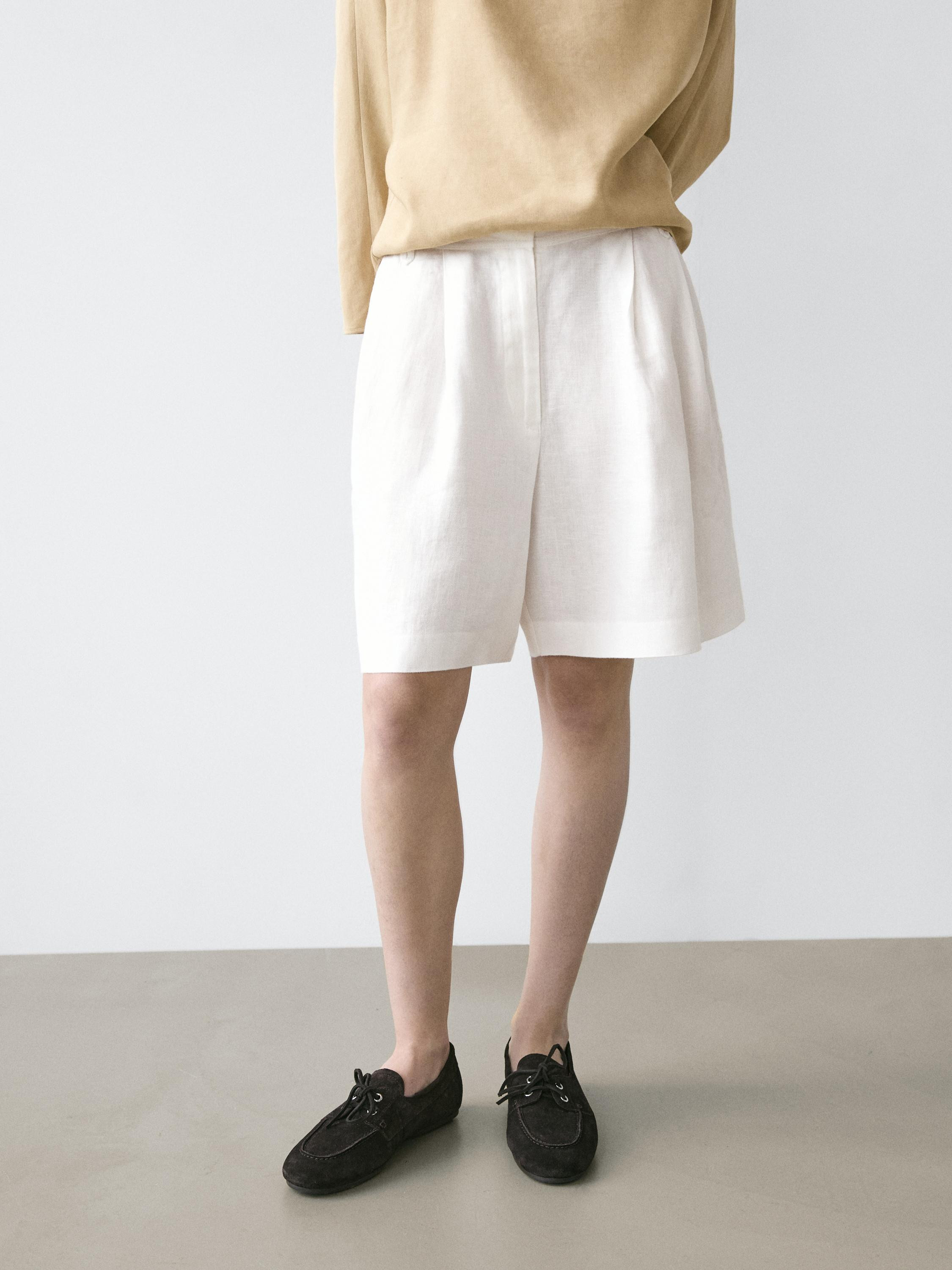 100% linen short pleated Bermuda shorts \u00b7 White, Aubergine \u00b7 Bermuda\u00e2 Shorts | Massimo Dutti | Massimo Dutti US