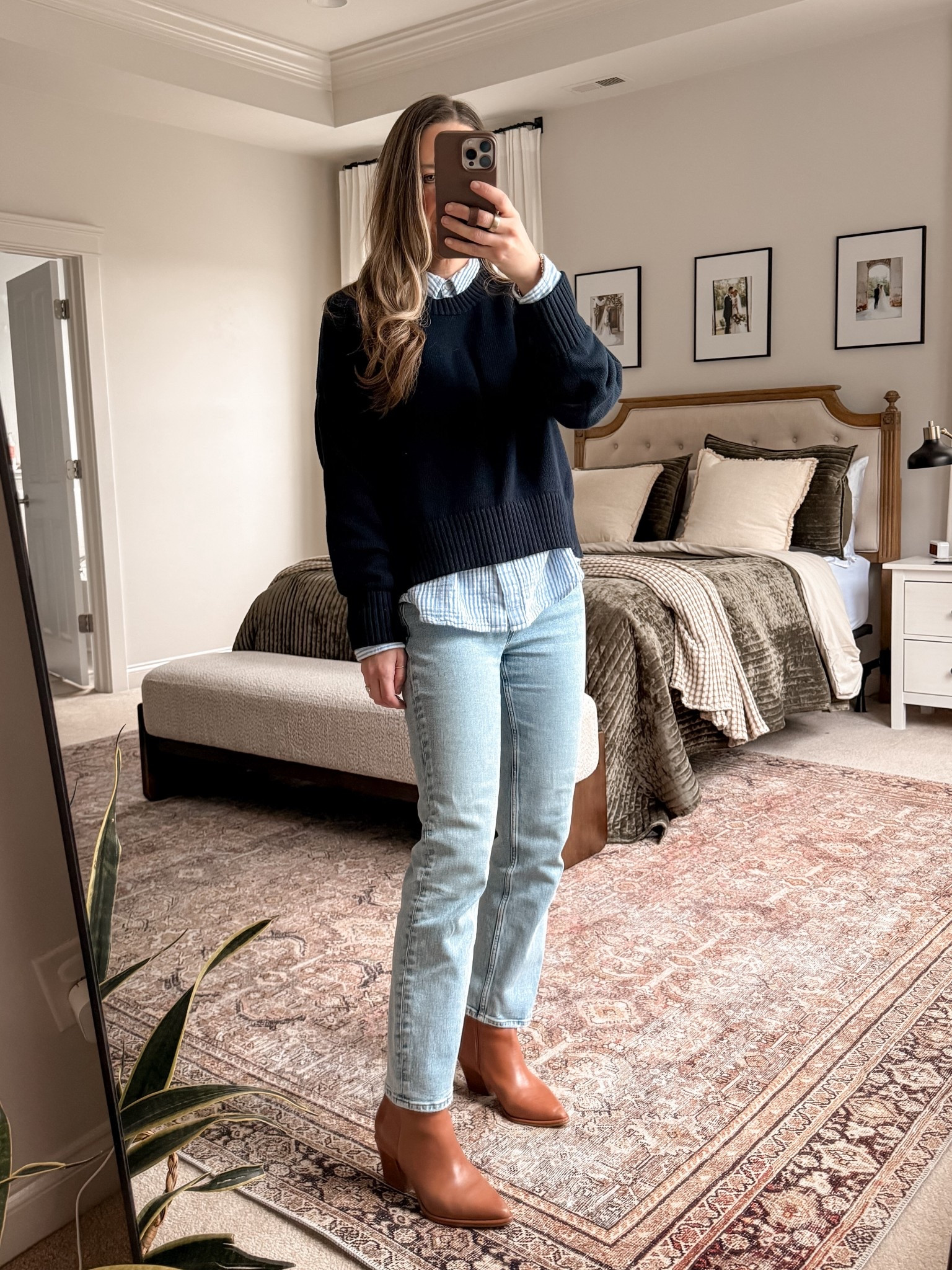 This combo never fails — a navy sweater layered over a striped button-down feels instantly put-together 🤍
Wearing Quince cropped sweater + gauze stripe shirt (use code INFG-25SIMPLYCHICMAMA10 for 10% off) with Abercrombie high-rise ankle straight jeans (25R).
Easy, elevated, and perfect for winter to spring transitions.

#LTKClassicStyle #CapsuleWardrobe #QuinceCashmere #AbercrombieJeans #MinimalStyle

#LTKootd #LTKmomlife