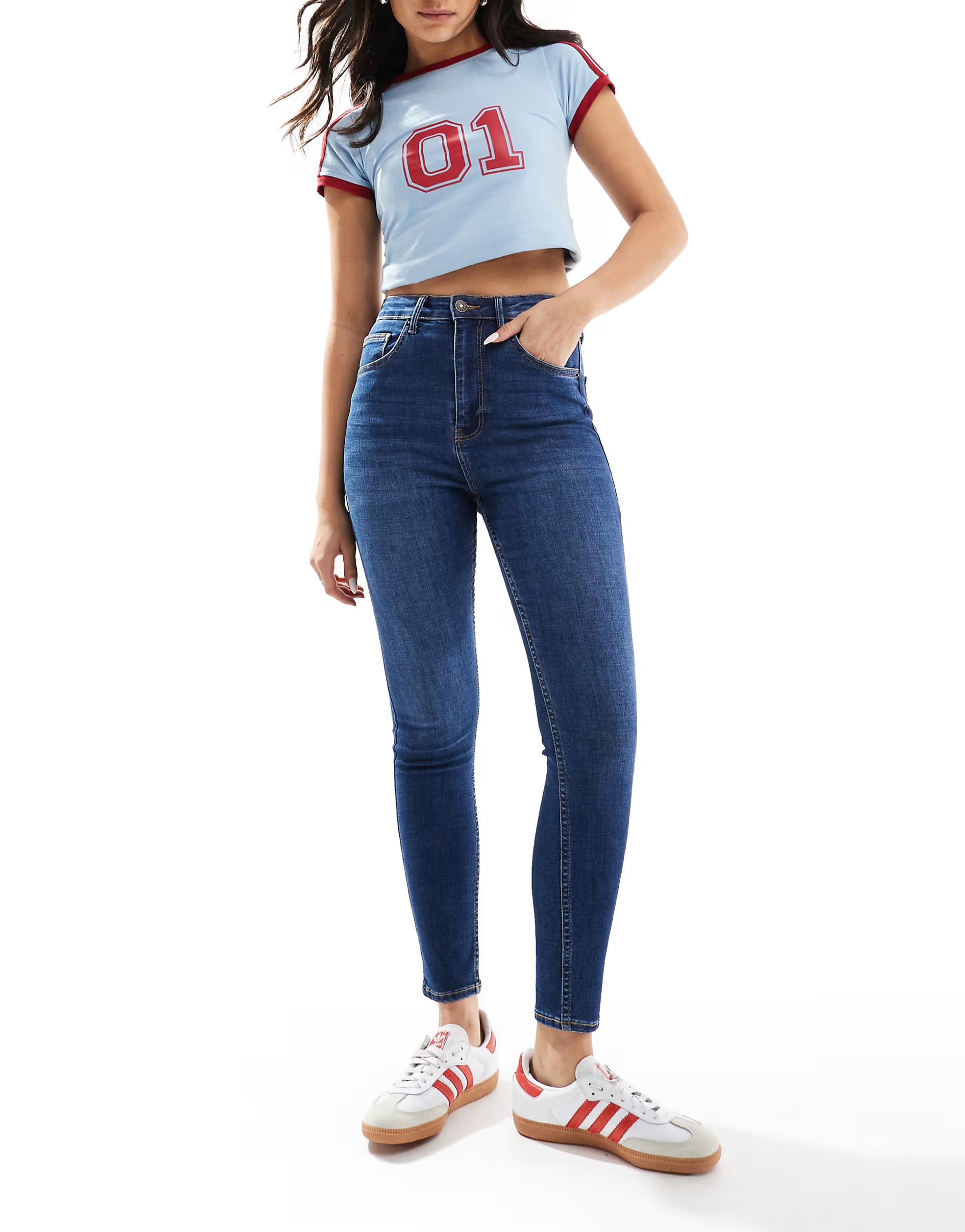 Bershka – Knöchellange Skinny-Jeans in Mittelblau mit hohem Bund | ASOS (Global)