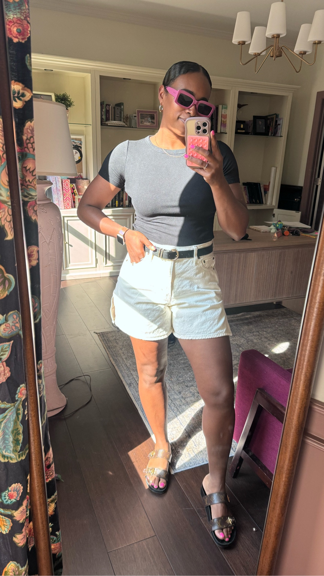 Another day, another mom fit! Loving the split detail on these high waisted denim shorts! 💕

Wearing a size 28

#LTKdayinmylife #LTKmomlife #LTKootd