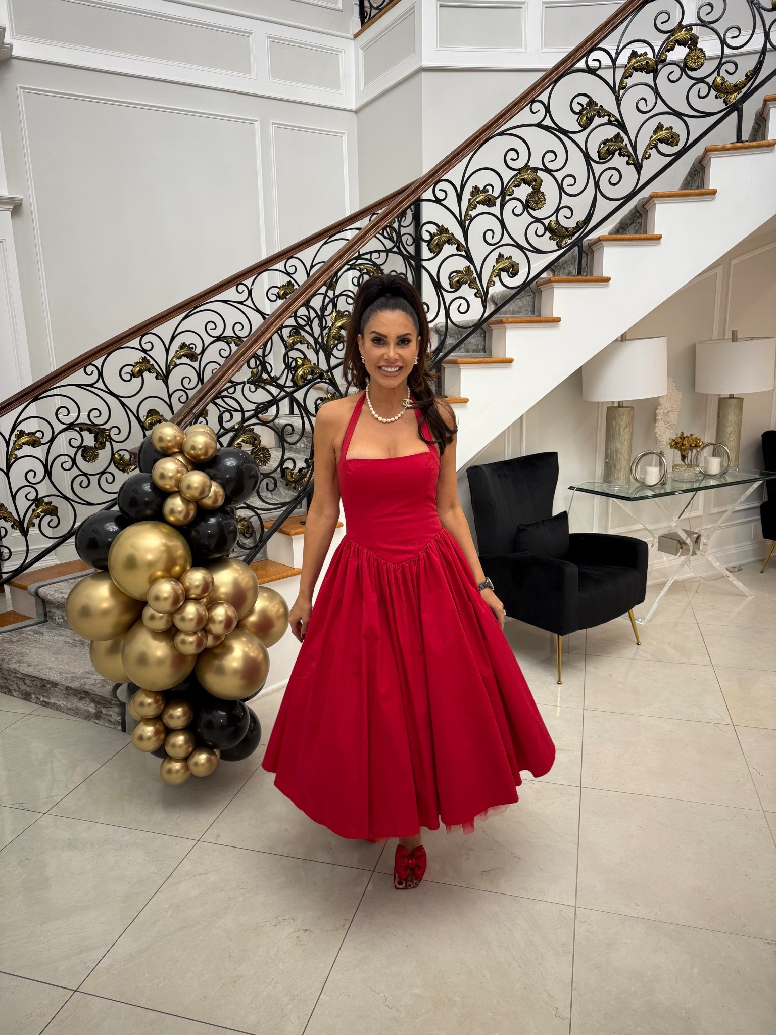 The woman of the house...
I’m 5’5 and 135 lbs and I am wearing a medium, for your reference

#LTKParties #LTKHoliday