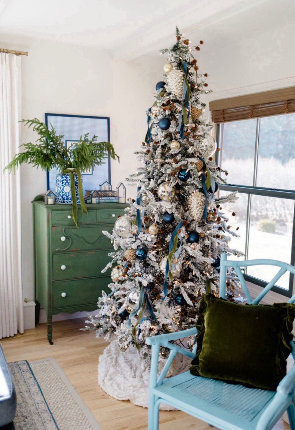 A few of my favorite Amazon Christmas decor finds! We did blues, greens, and golds a few years ago!


#LTKHoliday #LTKSeasonal #LTKstyletip