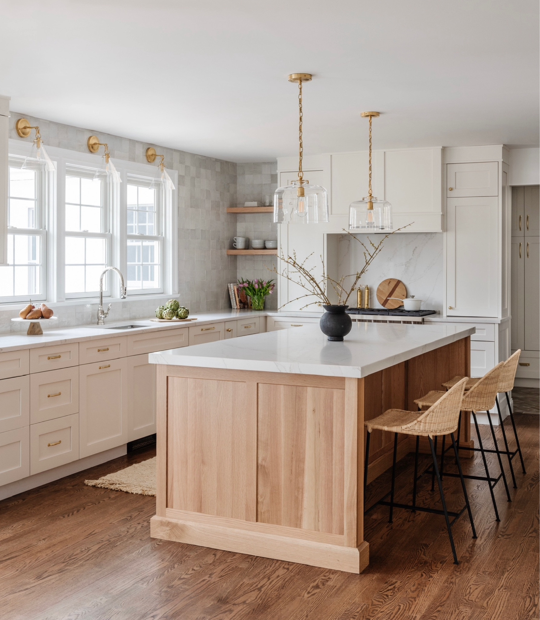 kpd the daily dose: shop this kitchen 
design: @mif_design
📷: @lindapordonphotography

#LTKhome #LTKstyletip