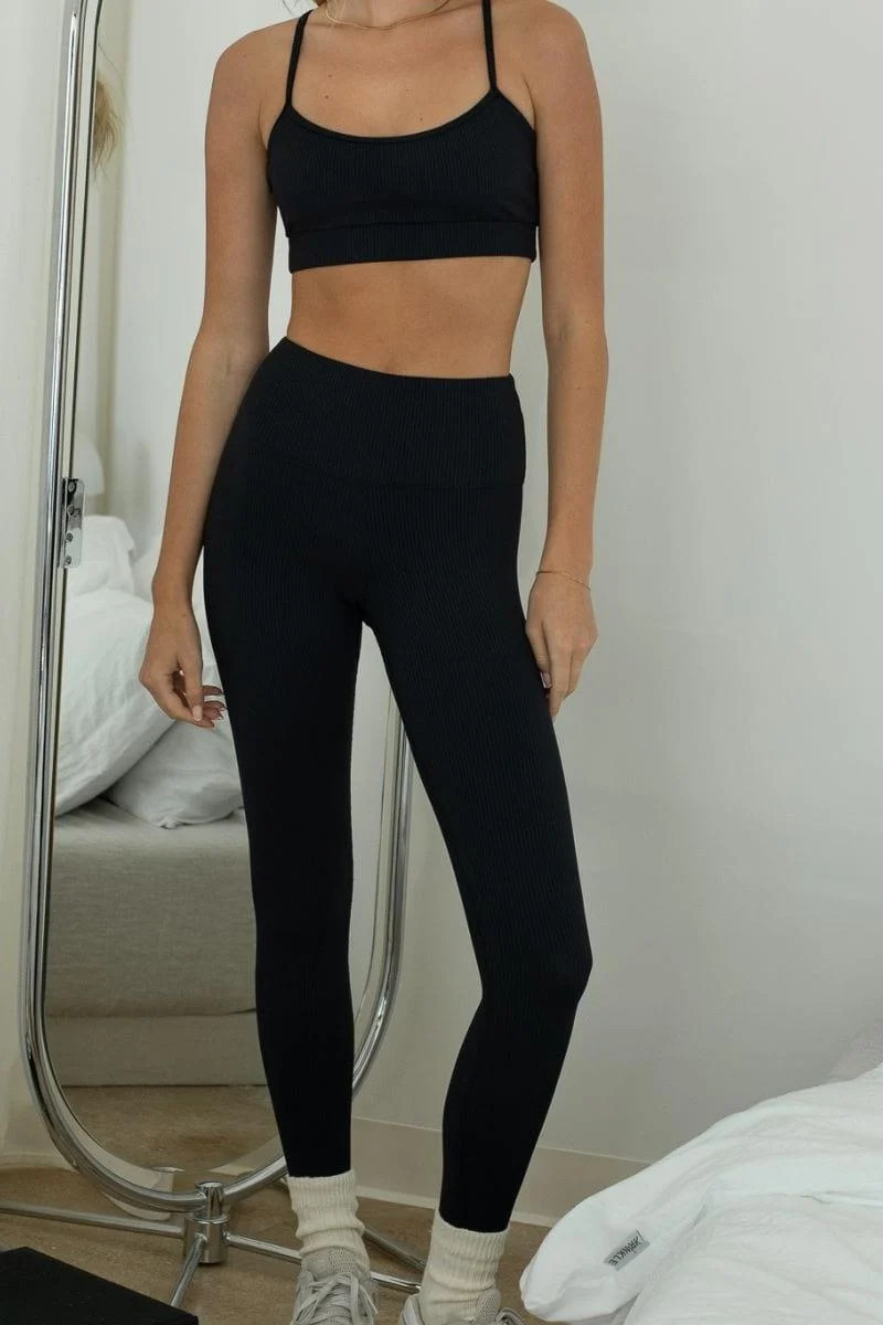 black rib
              Classic
              
              Legging | Montce