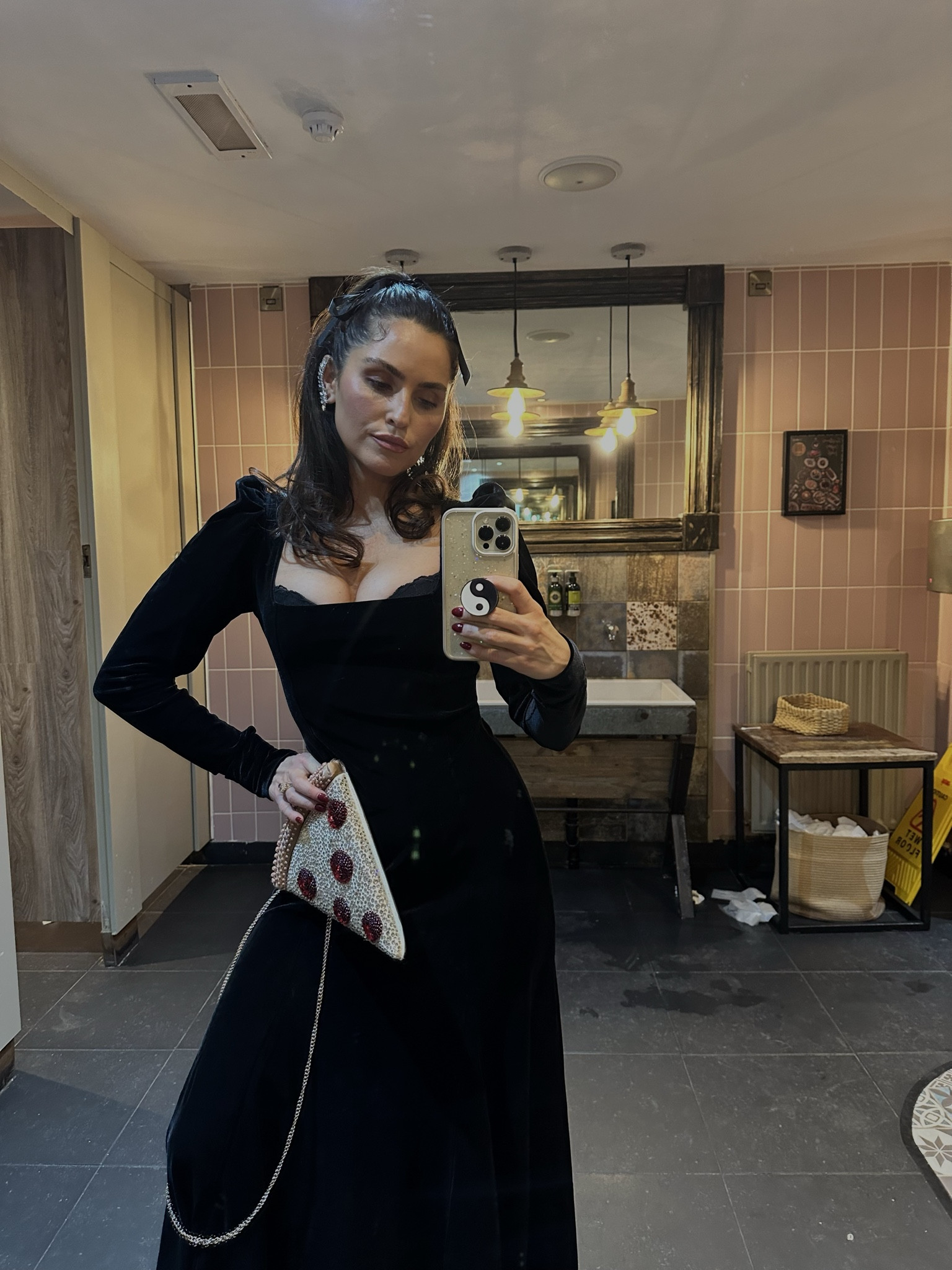 Christmas party dress, black velvet dress, maxi dress, black dress, black maxi dress, date night dress, party outfit

#LTKeurope #LTKstyletip #LTKSeasonal