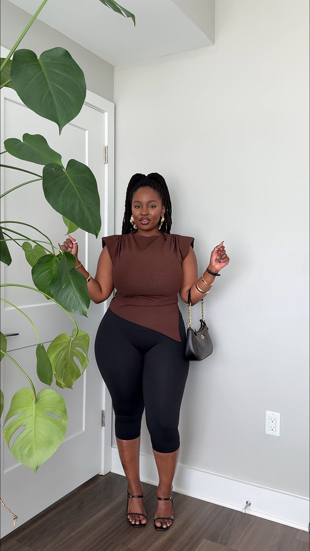 It’s Capri Season and I had to style my capri leggings for dinner.

I’ve been loving the capri and kitten heel combo and it looks so cute! I love a good brown and black combo too with some gold accessories. 

Top: @amazon 
Bag: @coach
Watch: @bulova

#LTKgrwm #LTKootd #LTKSaleAlert