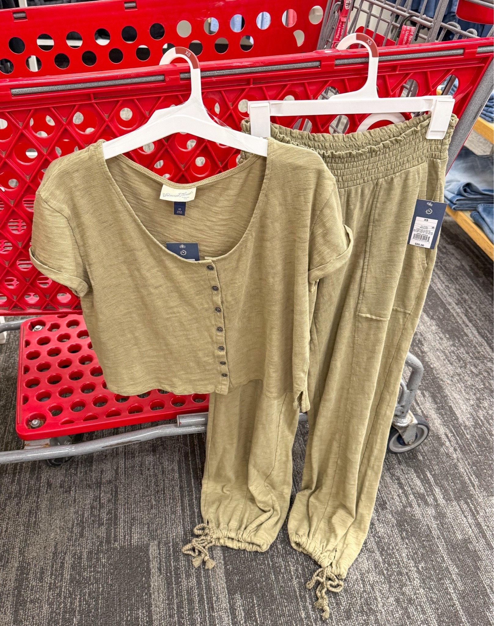 New matching @Target set

https://liketk.it/6guYa

#LTKootd #LTKPlusSize #LTKMidsize