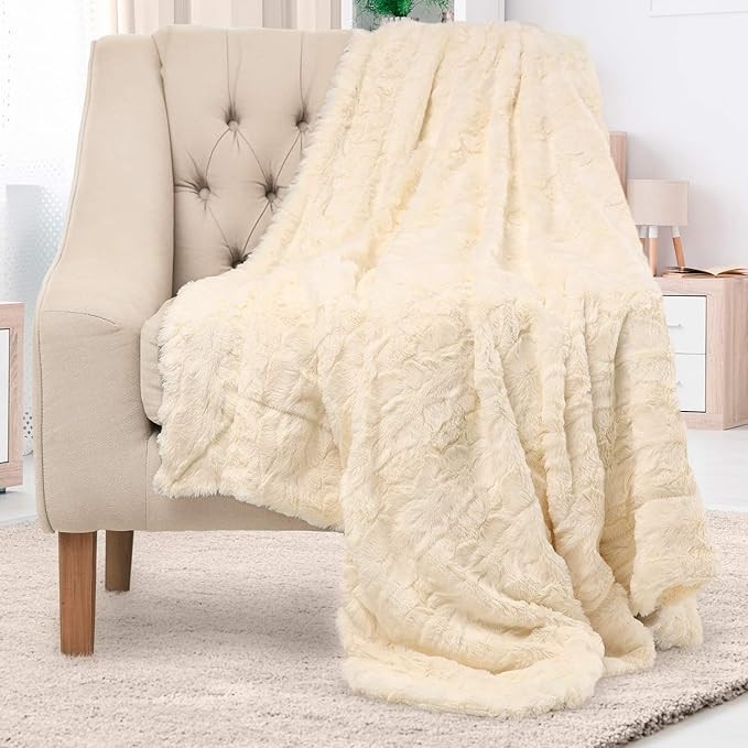 Amazon.com: Everlasting Comfort Faux Fur Throw Blanket - Soft, Fluffy, Fuzzy, Plush, Thick, Minky... | Amazon (US)