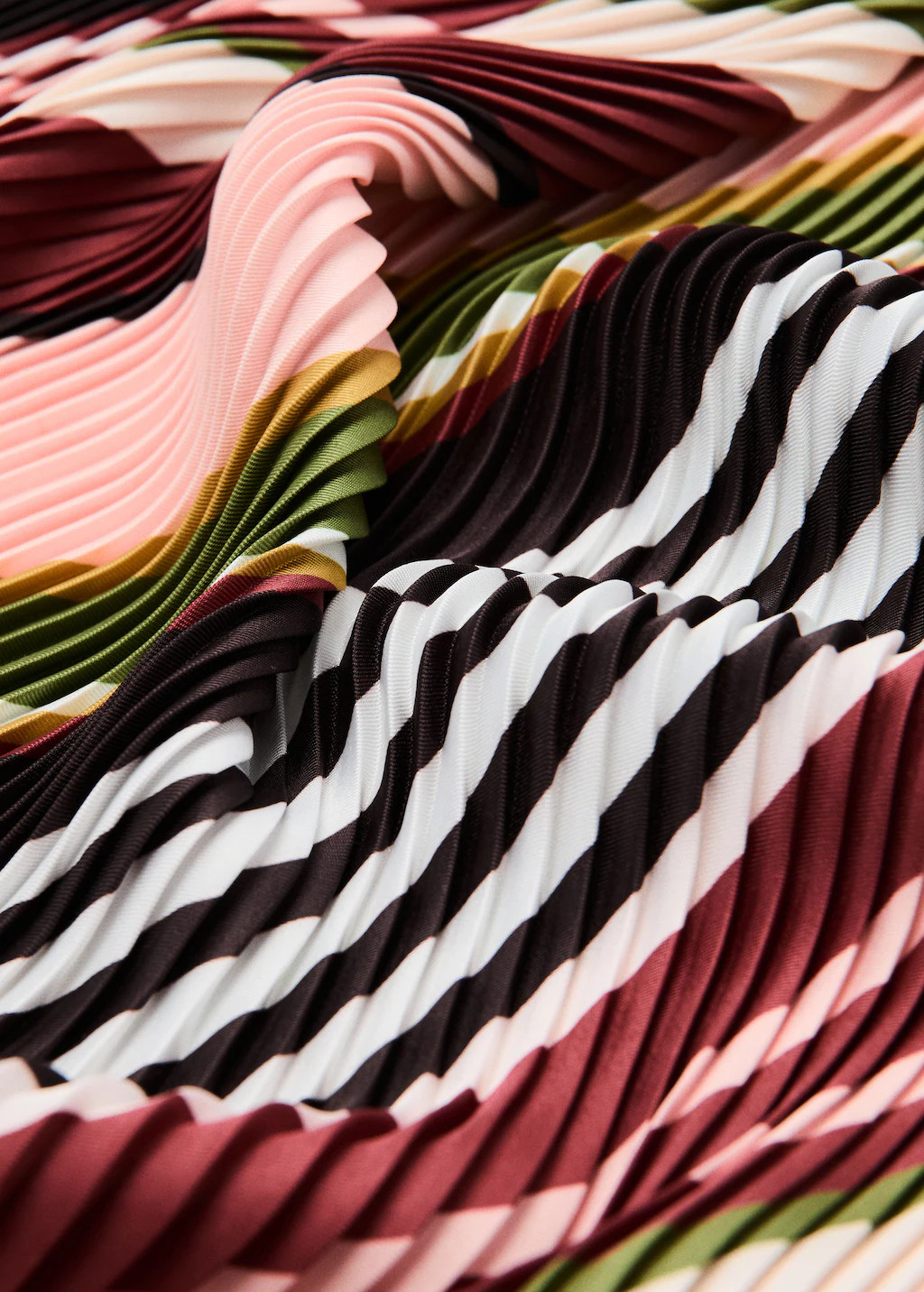 Printed pleated scarf | Mango (US/MX/AU)