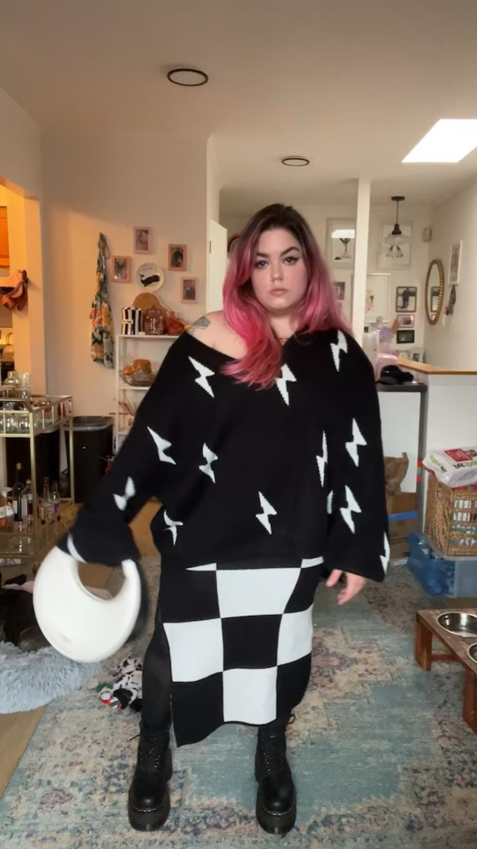 Dr. Martens outfit🖤🤍
Sweater is dressed in lala 

#LTKmidsize #LTKstyletip #LTKshoecrush