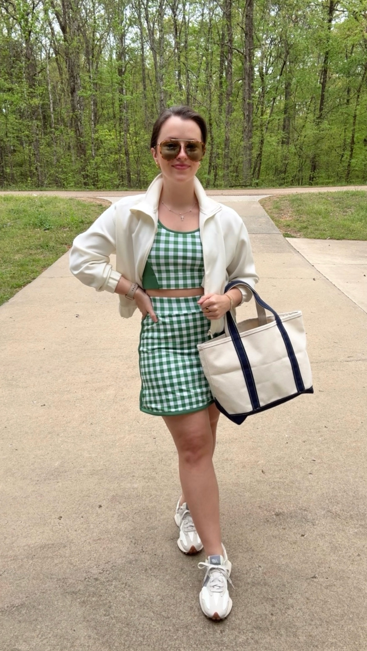 If you’re having a tough week, there are a few things a fun outfit, long walk, and chat with a friend can’t cure! Oh & a spray tan….def need one of those before Easter weekend 😅😂
All of these are instant mood boosters! Don’t ya think??

🔗 wearing small in all!

#ootd #activeset #classicstyle #timelessstyle #outfitinspo #activewearfashion #tuckernucking #findthefun #casualoutfitideas #casualstyle #springoutfitideas

#LTKFindsUnder100 #LTKSeasonal #LTKActive