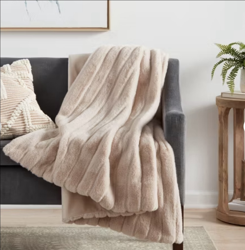 Faux throw blanket

We love this cozy, versatile throw blanket! Comes in many colors too.


#LTKSeasonal #LTKSummerEdit #LTKHome
