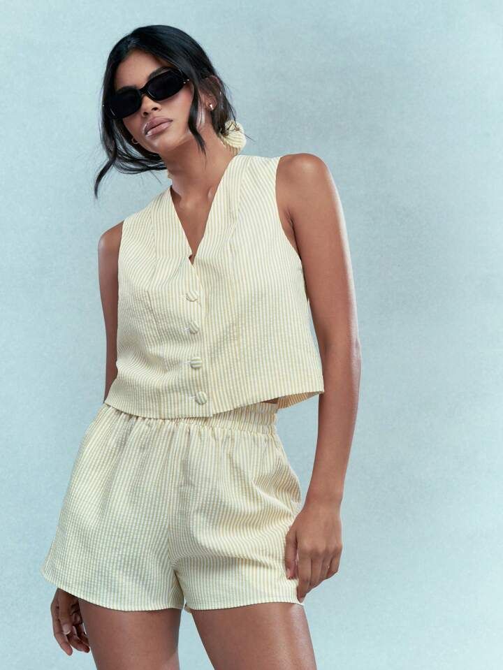 MISSGUIDED Textured Ribbed Buttoned Vest Top And Shorts Co-Ord With Scrunchie | SHEIN