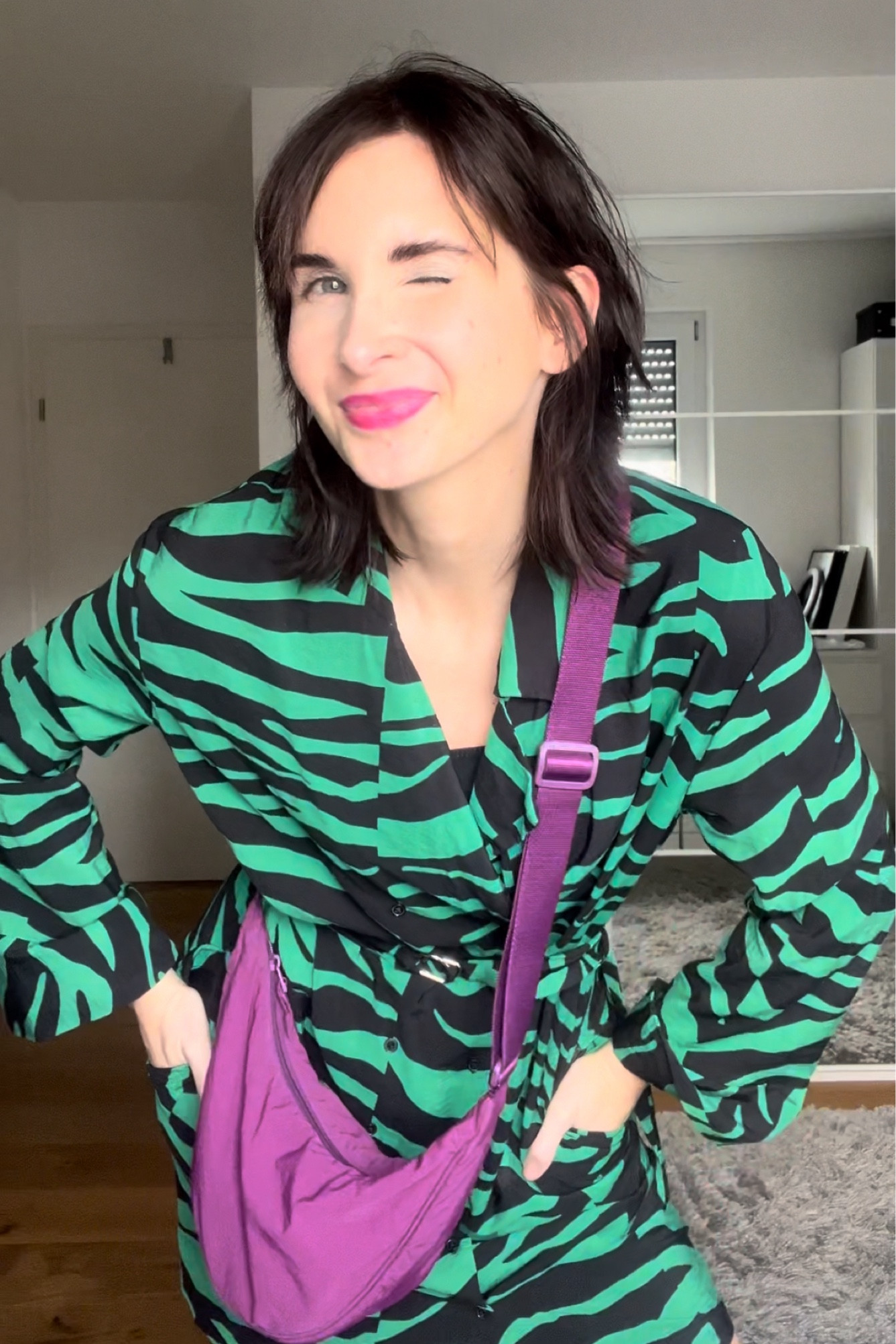 Trage heute mein gemustertes Blusenkleid mit Zebra Print und dazu eine Crossbody-Bag 💚🖤💜

#ootd #kleid #colorblocking 

#LTKstyletip #LTKdeutschland #LTKbag