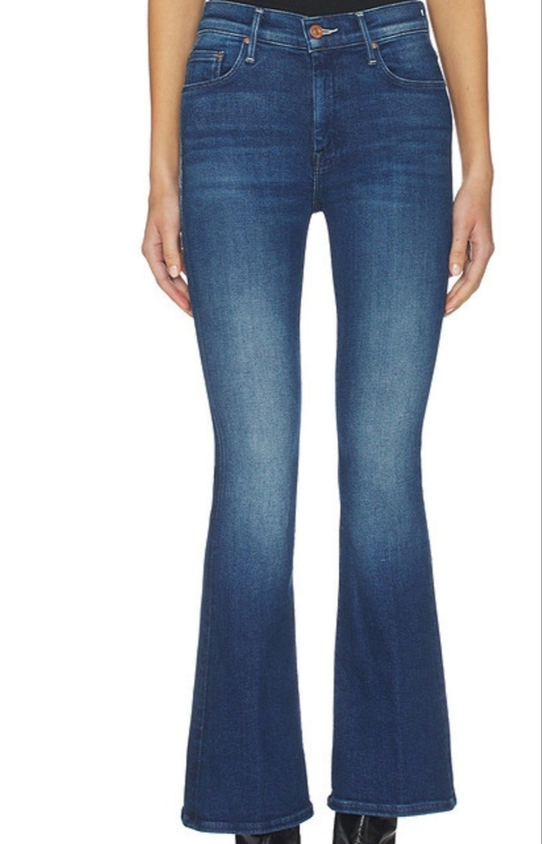 Petite blue bootcut jeans. Petite-friendly jeans for short women under 5'4/164cm. Petite fashion.

#LTKootd #LTKPetite #LTKMidsize