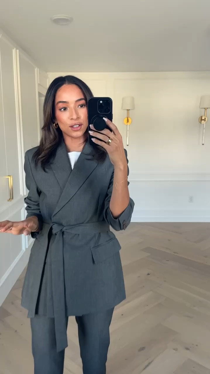 Office outfit 🖤 Wearing size 2 blazer and size 4 grey pants 


Work outfit 
Workwear
Fall outfit 
Fall fashion  

#LTKfindsunder100 #LTKworkwear #LTKstyletip