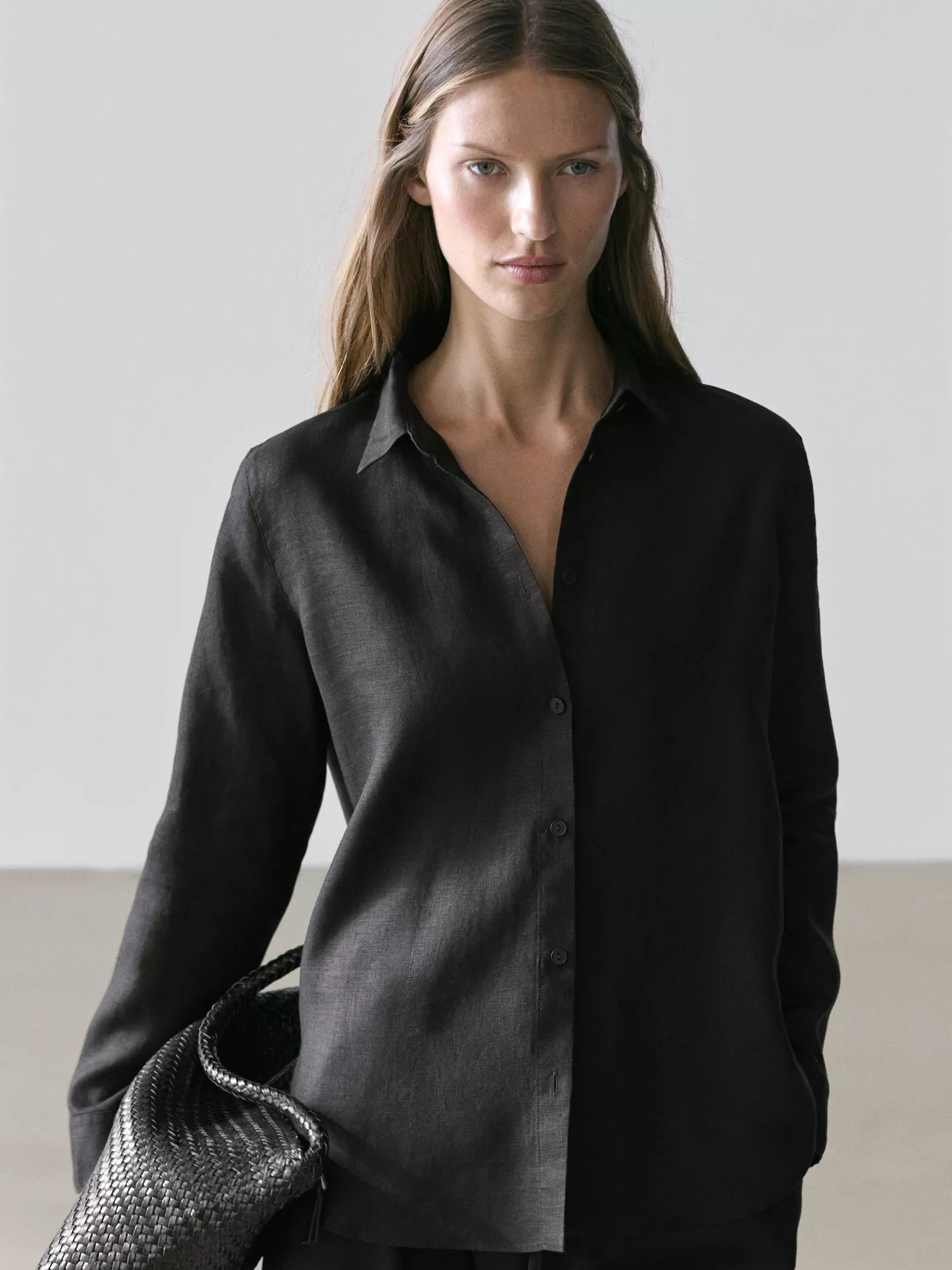 Flowing 100% linen shirt · Black, White, Yellow, Mid Yellow, Navy Blue, Sky Blue, Indigo, Clay, ... | Massimo Dutti UK