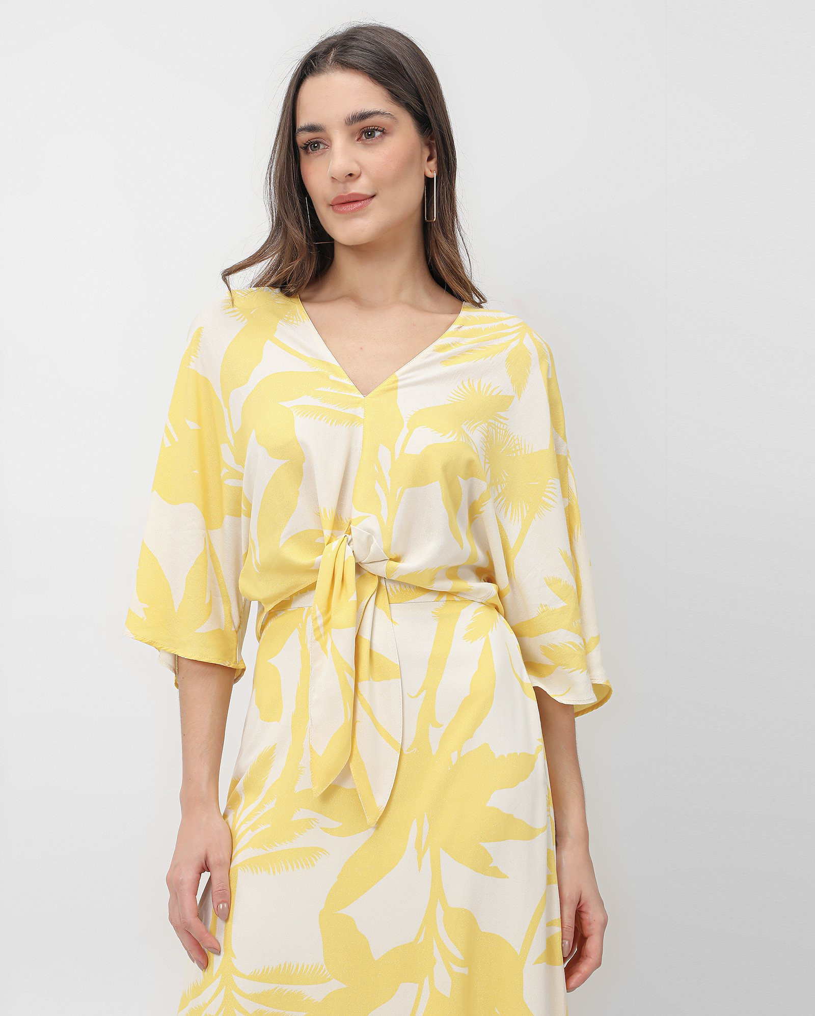 Blusa cropped com nó folhagens amarela | AK by Riachuelo | Riachuelo (BR)