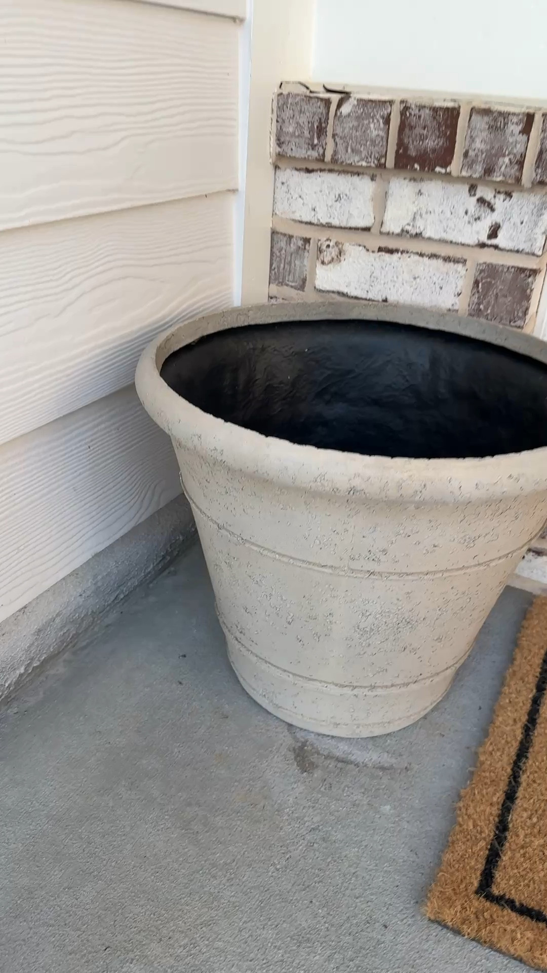 In love with this planter and the price that goes with it!

spring planters, planter, spring refresh, spring porch refresh

#LTKHome