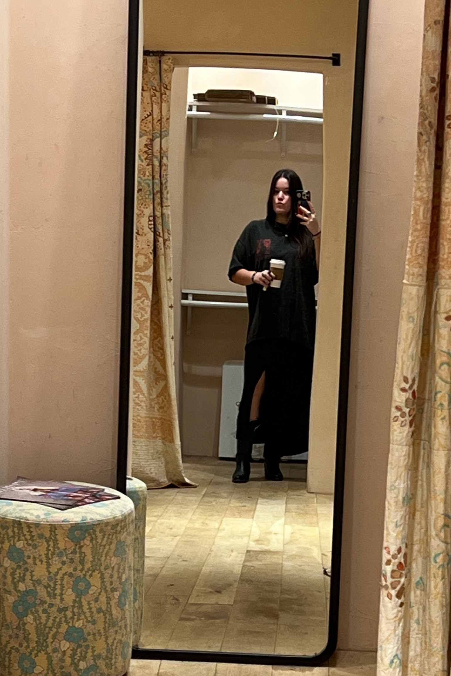 Work fit❤️‍🔥❤️‍🔥
top and boots thrifted🥴