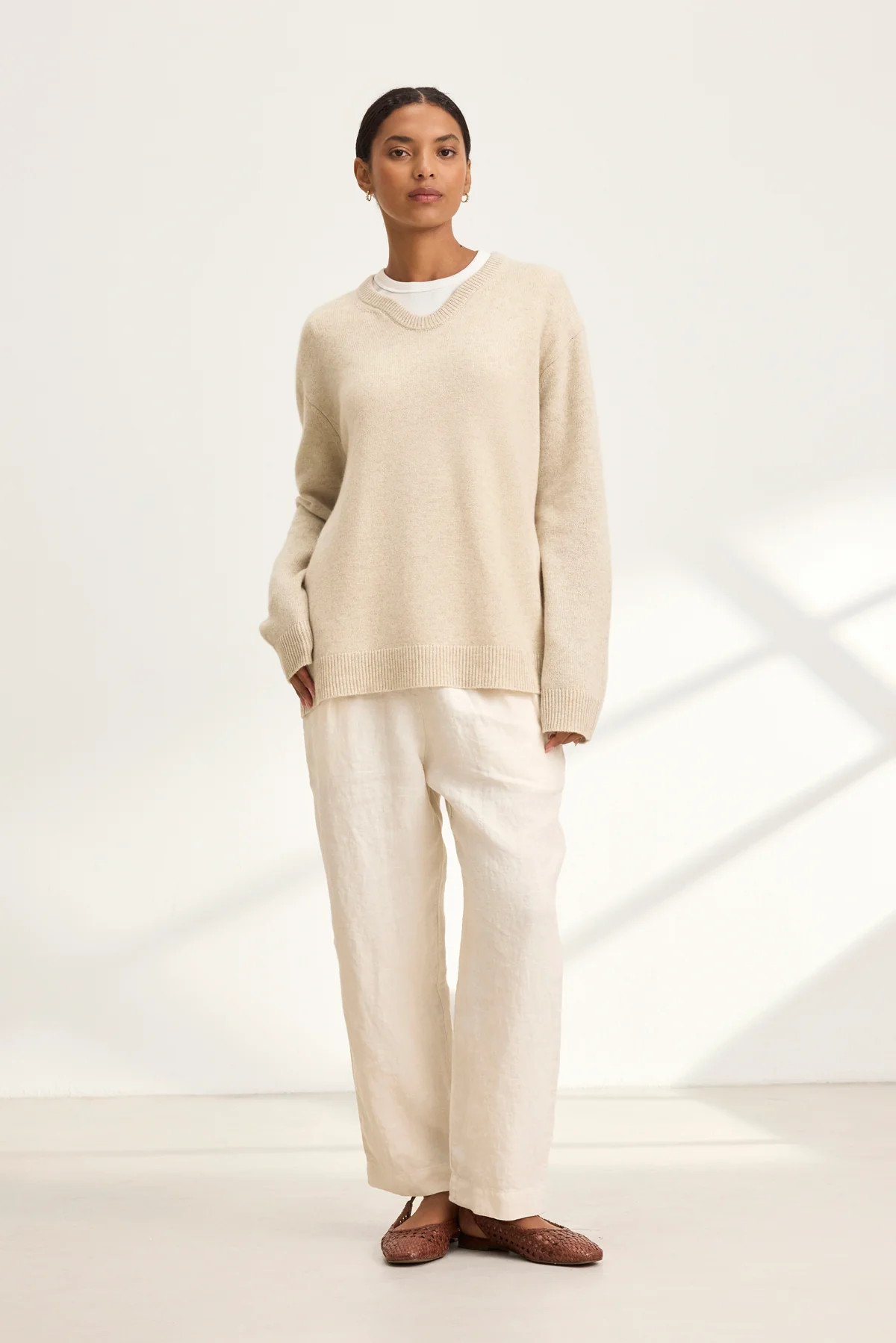 CLEE HEAVY LINEN PANT | Velvet by Graham & Spencer