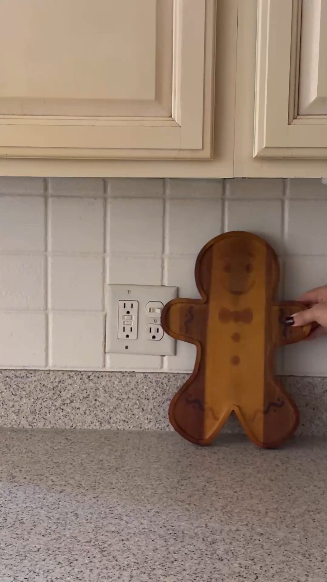 Gingerbread Christmas vignette. How cute is this cookie jar and gingerbread man! 

#LTKSeasonal