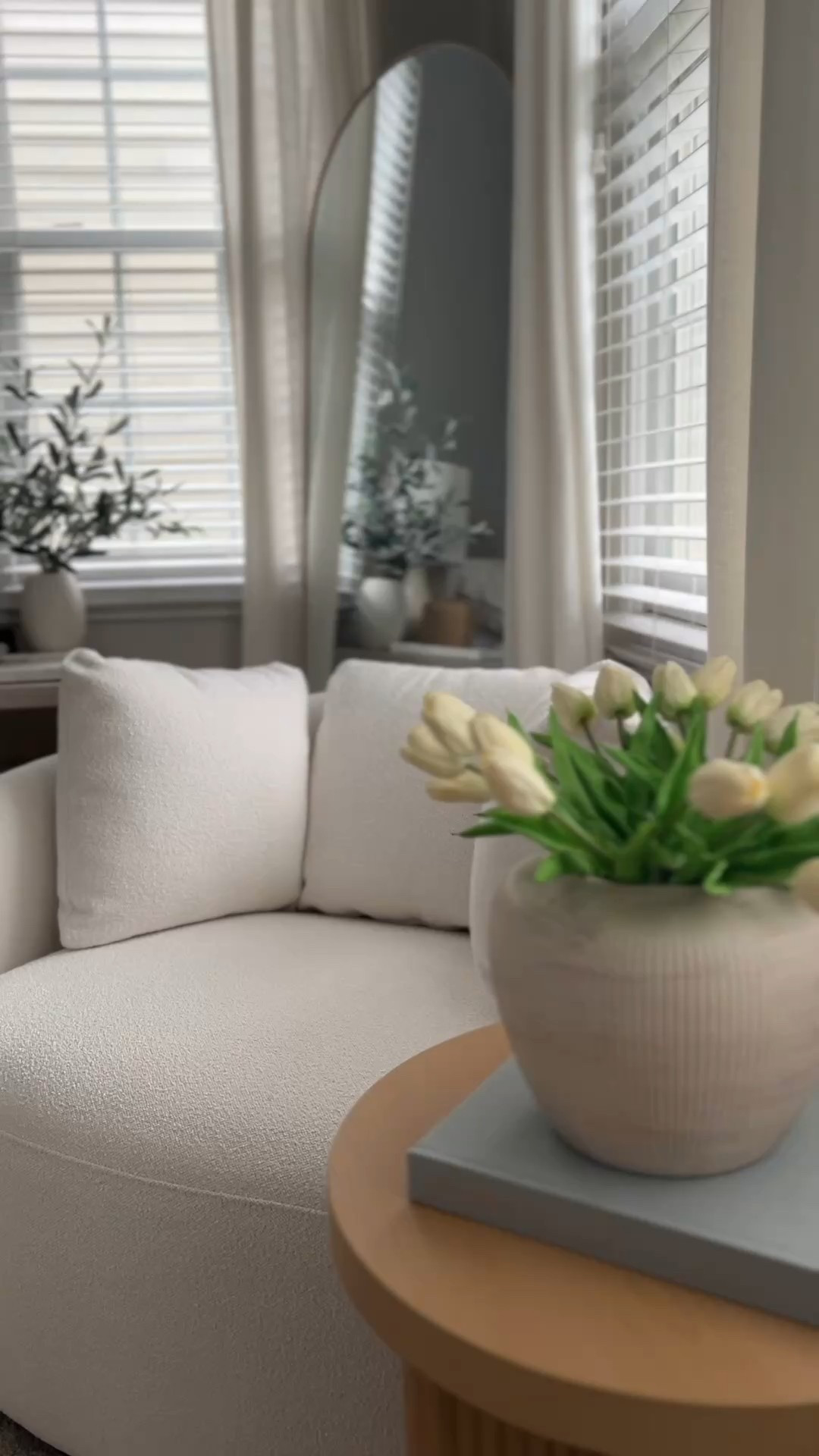 This cream swivel chair is so comfy and finally on sale! Grab it while it’s still available! 

Home decor, bedroom decor, living room decor, spring, summer, modern decor, neutral home decor

#LTKHome #LTKSaleAlert