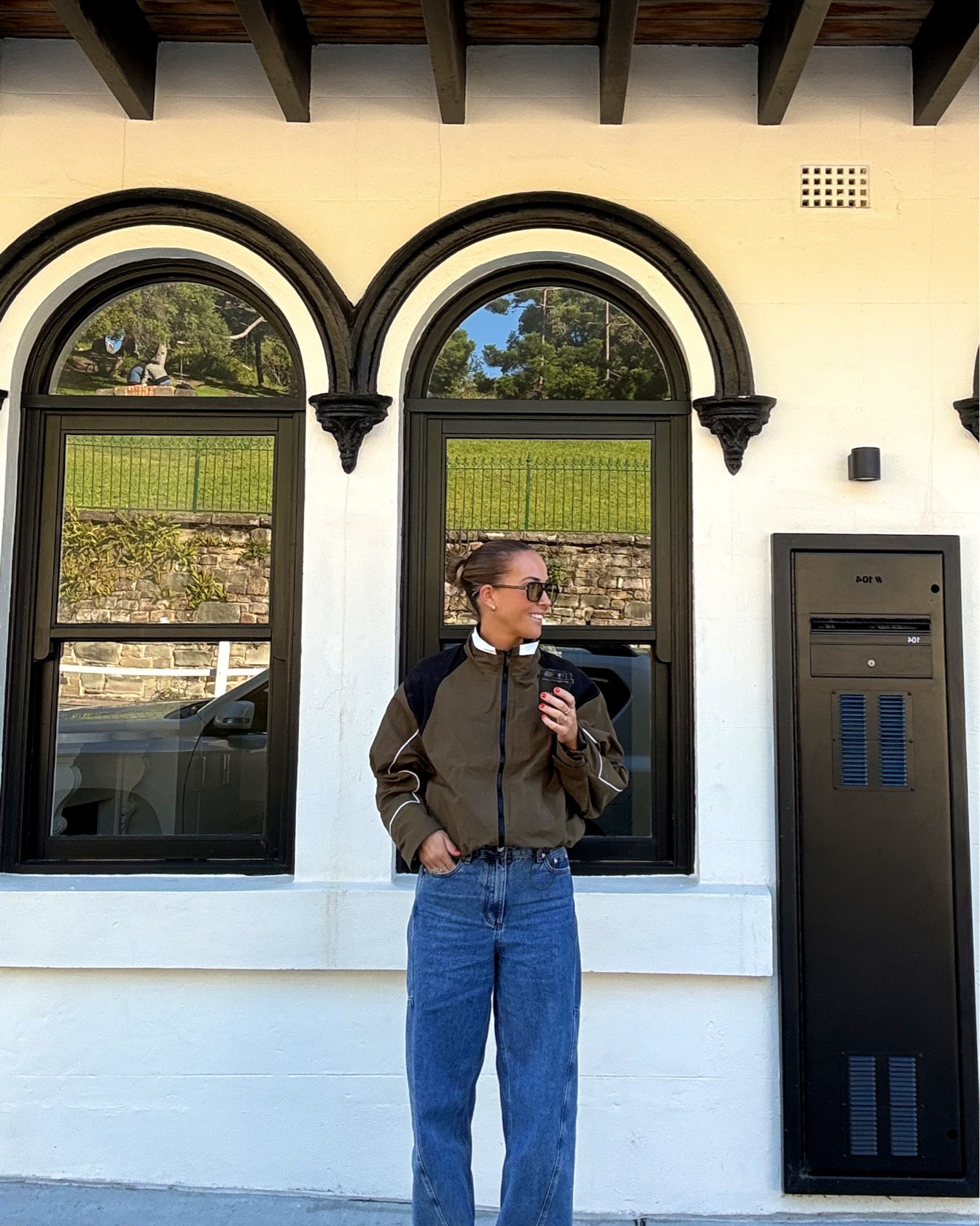 The Lioness Shoreline windbreaker is the bomb. I’m wearing size large. (It’s not on LTK)
Size 8 in the jeans (they are generous in sizing. I normally take a 10 in jeans)
