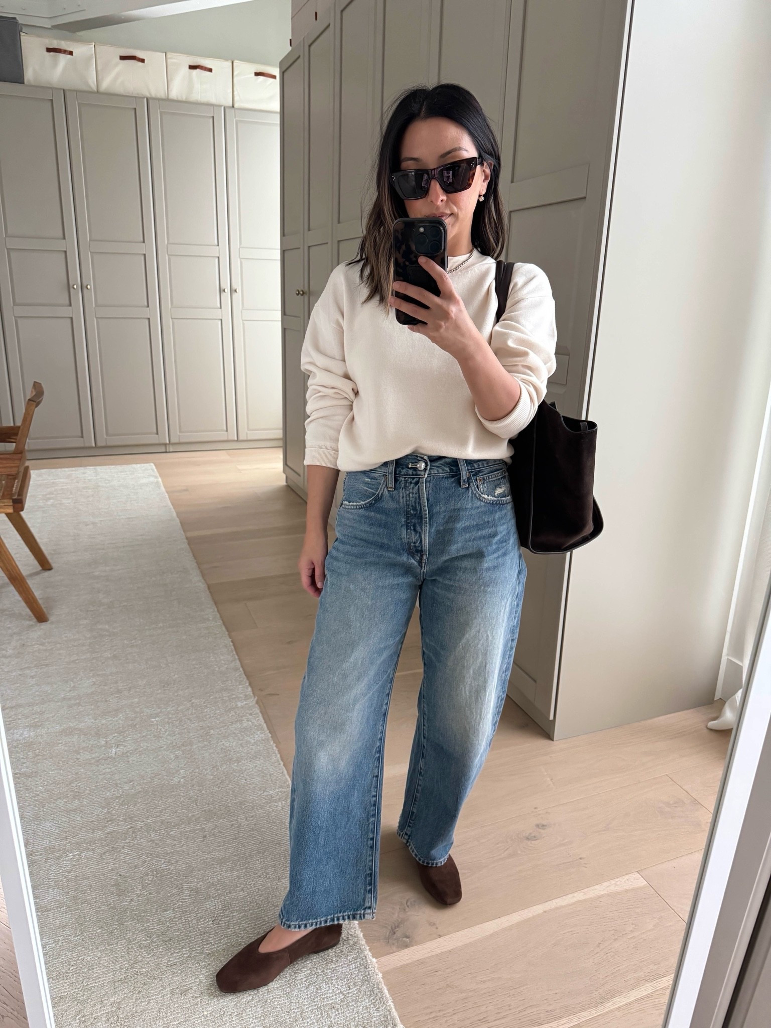 Sandwich Method in action - shoes and bag tie the entire outfit together!

Madewell sweater medium - size up 1-2 sizes for a roomy fit
Madewell barrels 25 petite. Mid-rise
Madewell flats 5
Madewell tote 
Celine sunglasses 
Dorsey James necklace 15”
Electric Picks earrings

#LTKPetite #LTKmomlife #LTKSaleAlert