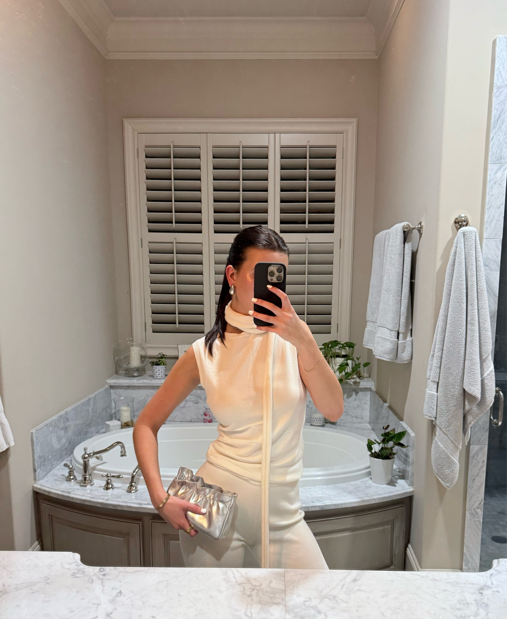 ✨🤍🥂

#LTKHoliday #LTKSeasonal