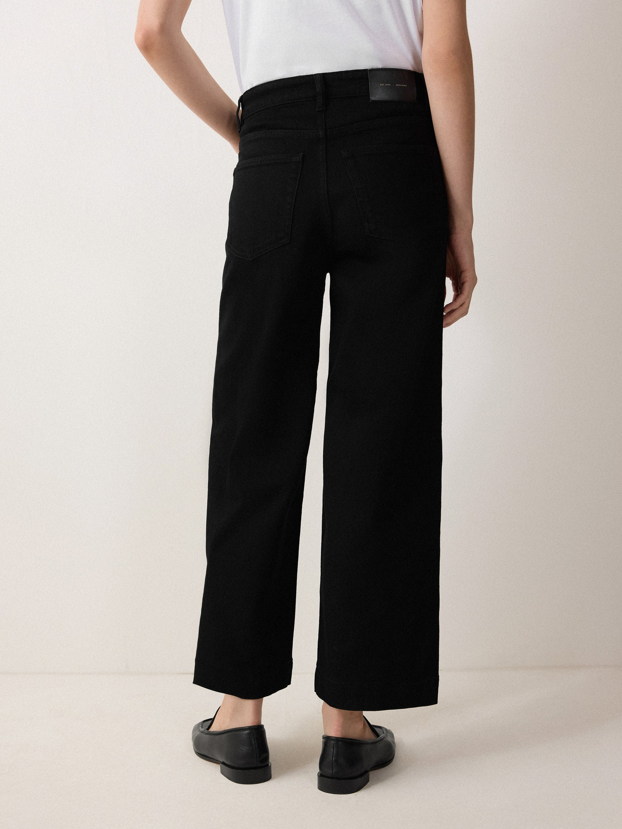 Tyne Wide Leg Cropped Jean | Black | Jigsaw (UK)