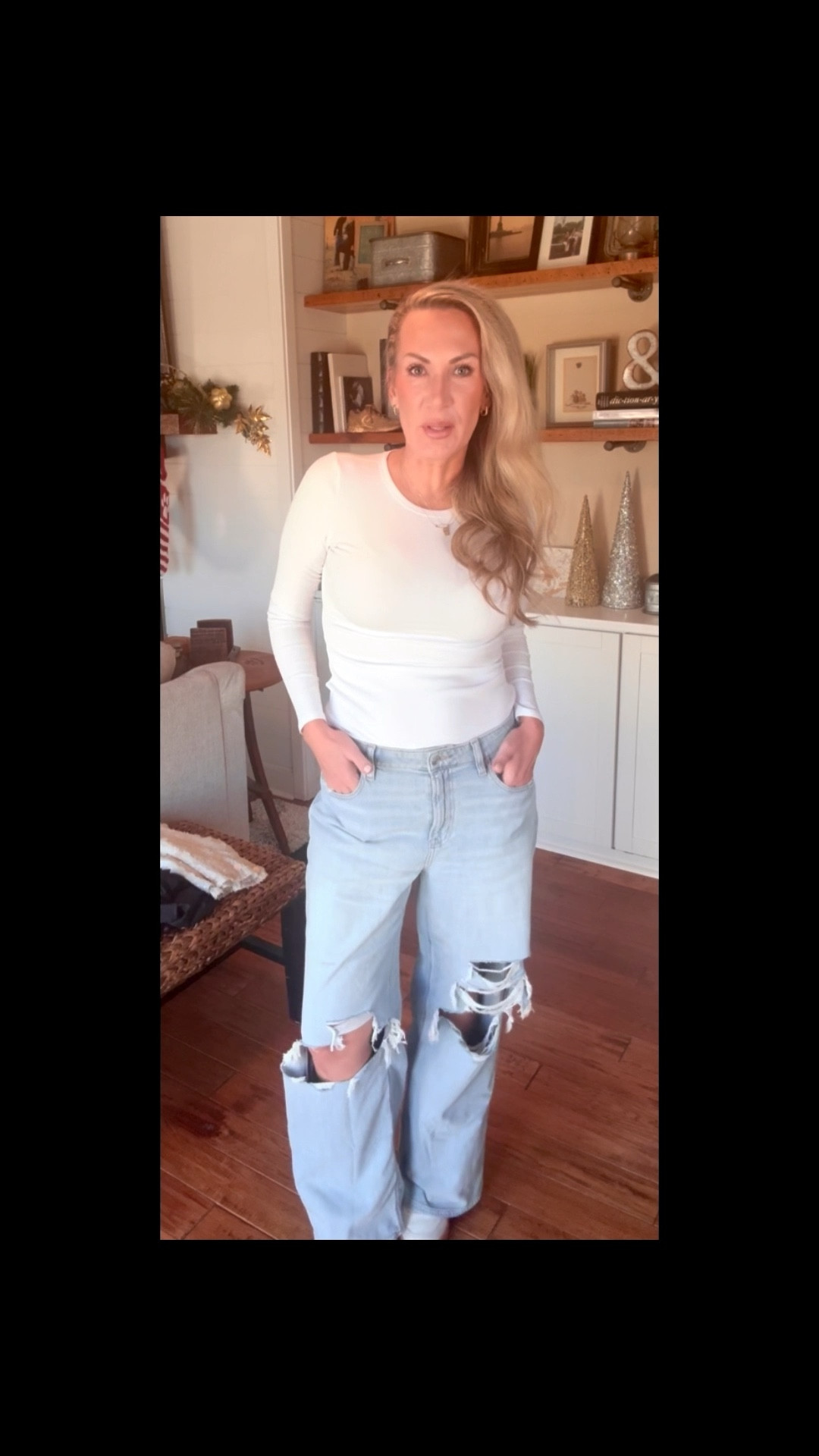 Digging these AE jeans for a relaxed vibe.
-
Perfect for games, etc.
-
Stretchy, high-waisted & oh-so comfy.