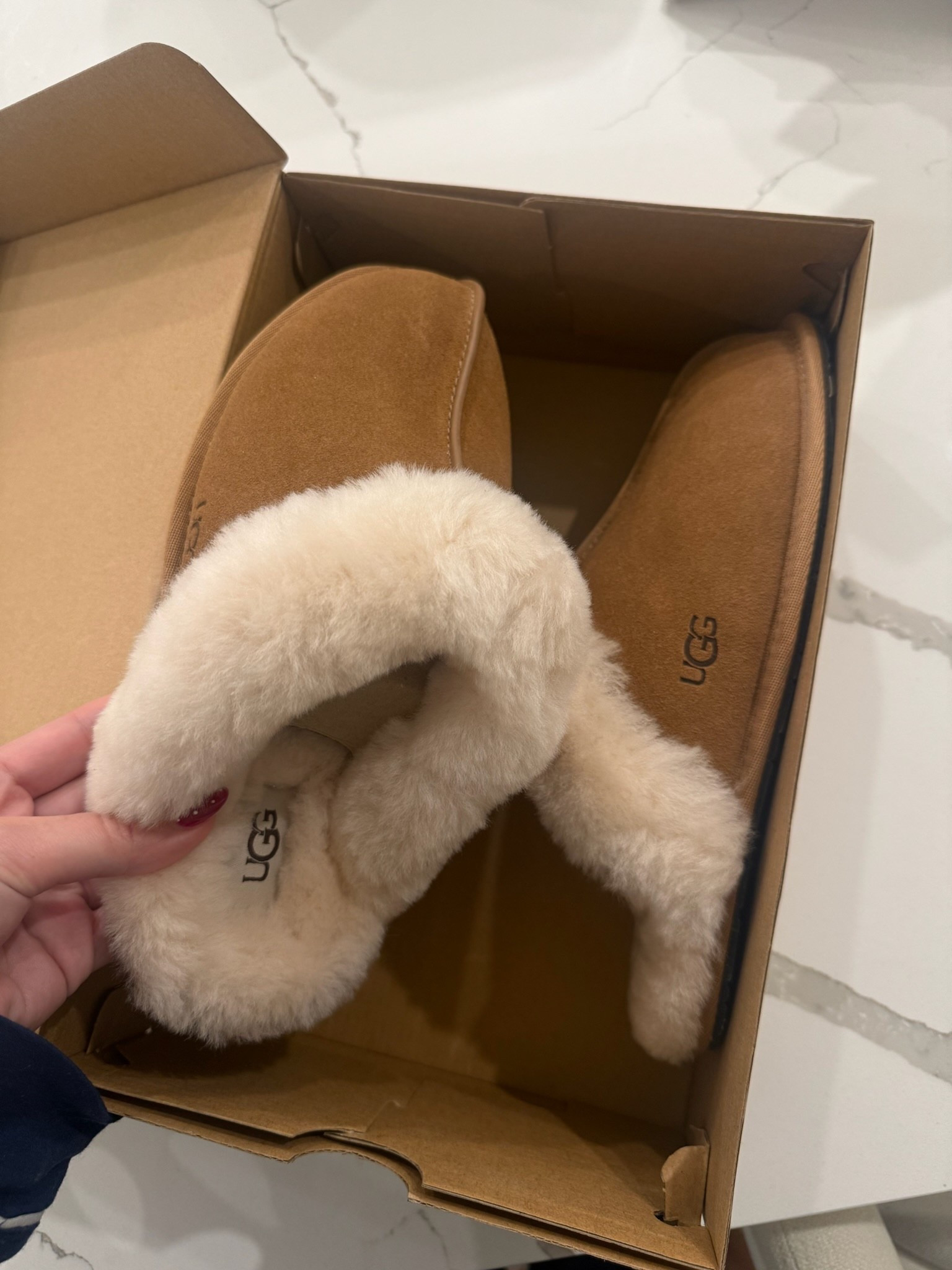 New uggs for the season (size 8 true to size)! These are now my fav house slippers. Also comes in 6 colors! 😍

#LTKHome #LTKFindsUnder100 #LTKStyleTip