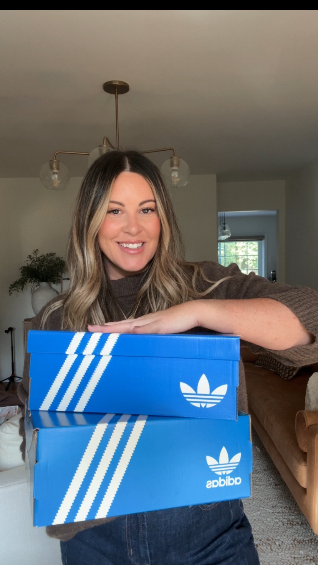 Fall adidas that made it out of the cart 🤭 size down 1/2 size in Spezials and stay TTS with Sambas (FULL sizing guide — Gazelles included — on my blog! Just search “adidas”) 

Fall shoes, fall sneakers, adidas samba, adidas handball Spezial, fall trends

#LTKShoeCrush #LTKSeasonal