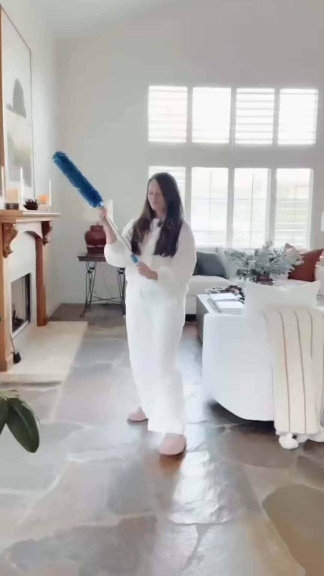#AmazonFinds If you’ve ever struggled to clean ceiling fans, tall shelves, or those sneaky little grooves where dust loves to hide—this extendable microfiber duster is about to be your new best friend. 🙌

✨ What I love about it:
✔️ Stretches to reach high spots without needing a ladder
✔️ Microfiber traps dust instead of just pushing it around
✔️ Super lightweight & easy to use

Honestly, this has made dusting so much easier—and I’ll take all the help I can get when it comes to keeping things clean! 😅

#LTKHome #LTKWatchNow