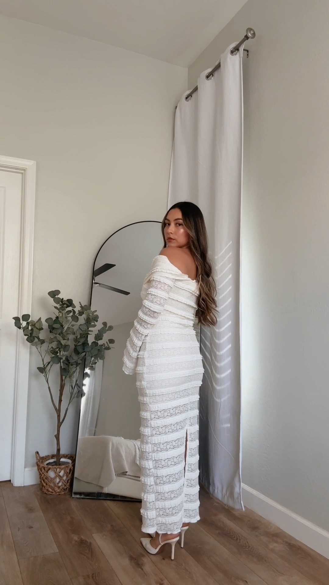 Todos los vestidos los pedí en M, la tela estira muy bien en los dos primeros pero en el tercero no tanto 😘

#LTKStyleTip #LTKBeauty