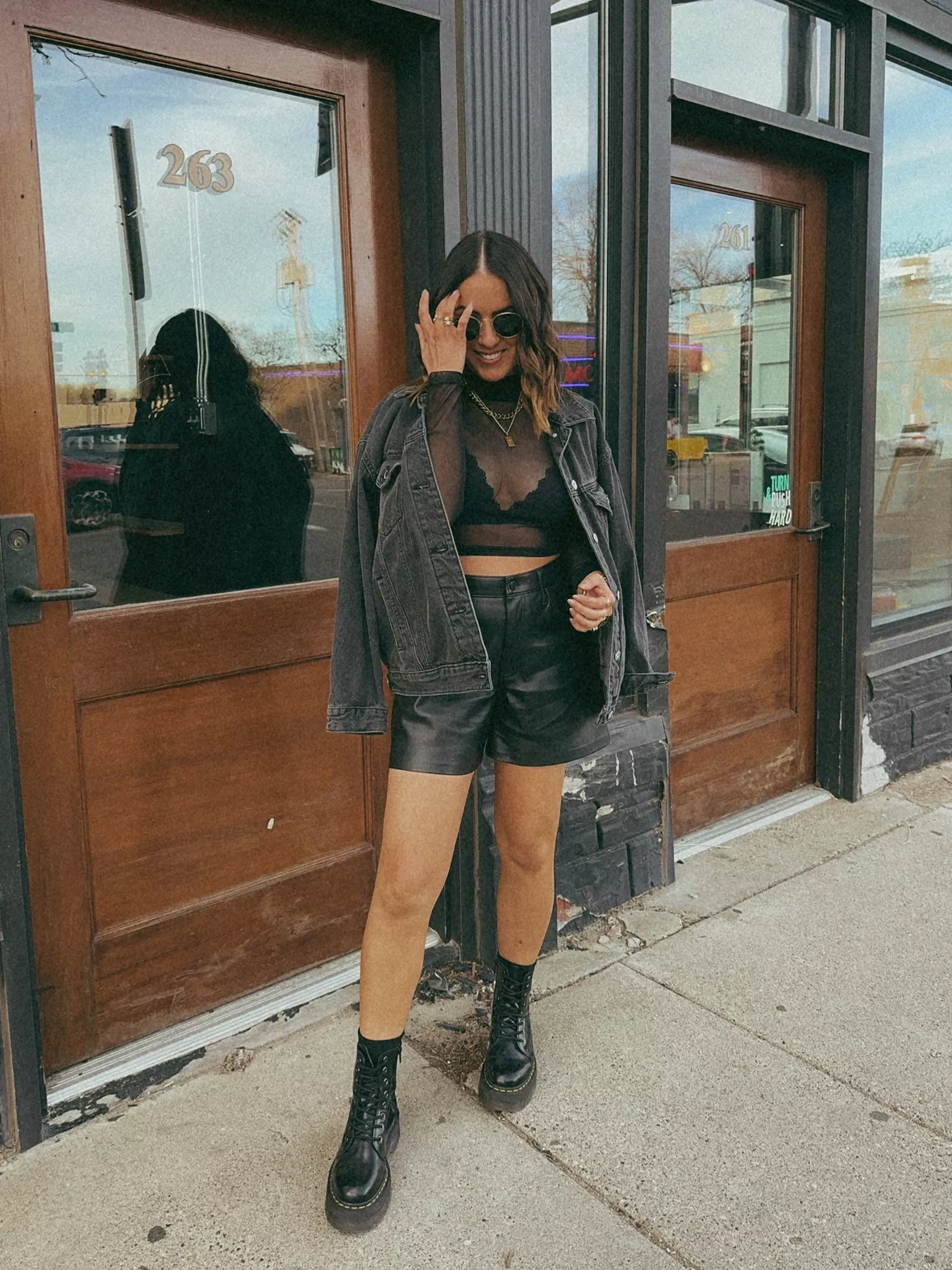 15 Ways to Style Leather Shorts Outfits All Year