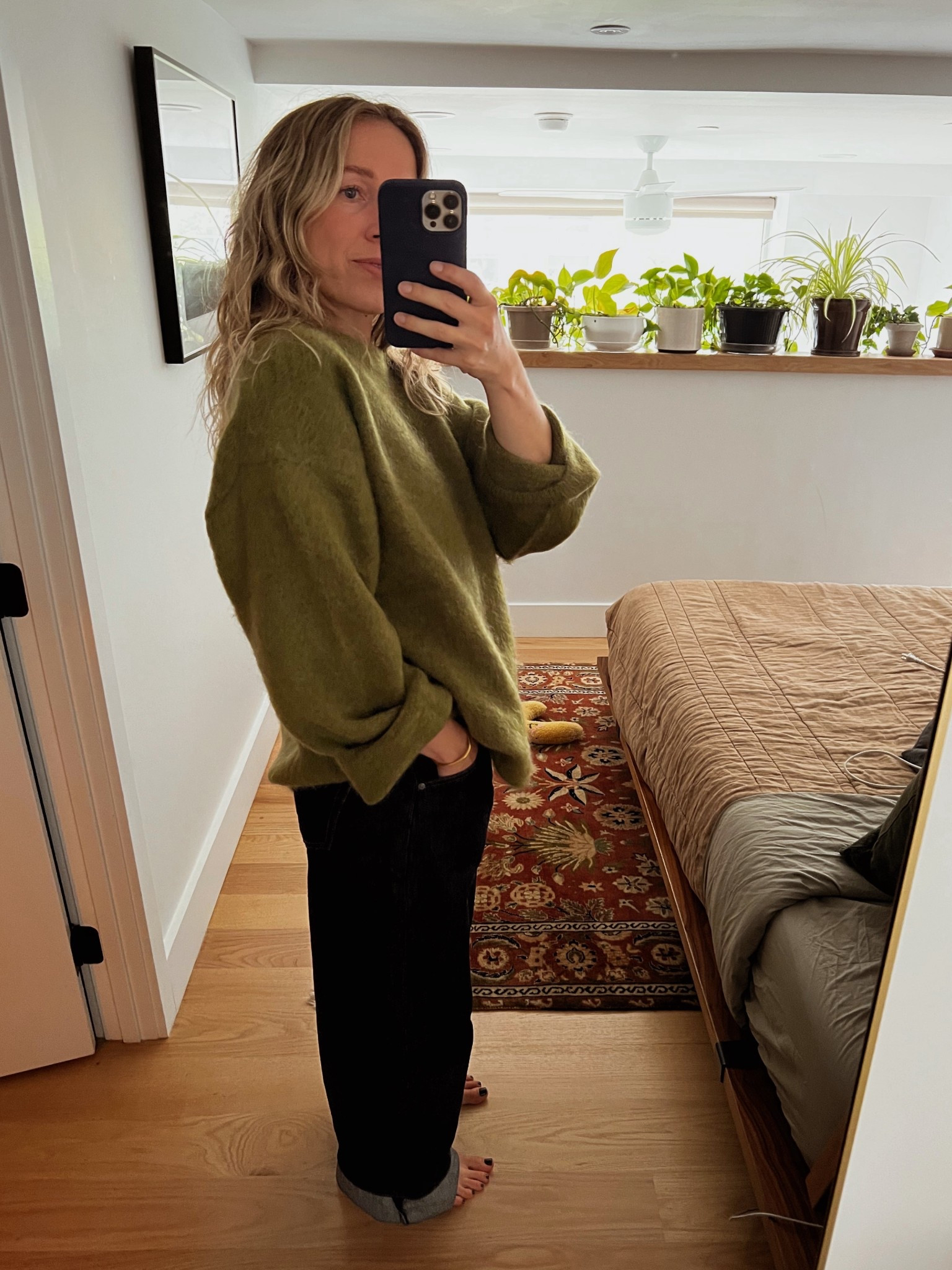 M sweater
27 jeans