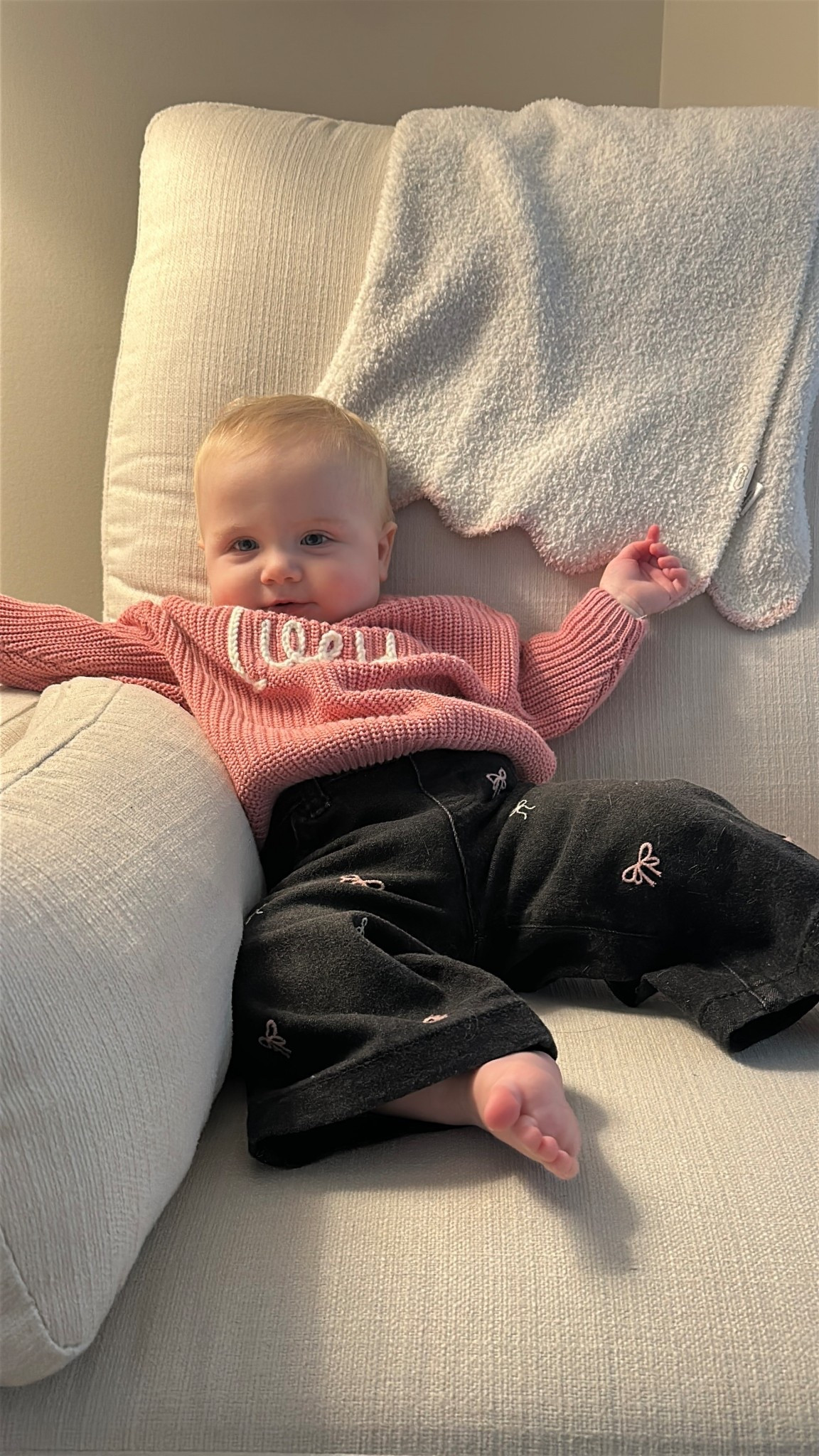 The cutest baby girl wide leg bow jeans from target! 

#LTKBaby #LTKSeasonal #LTKHoliday